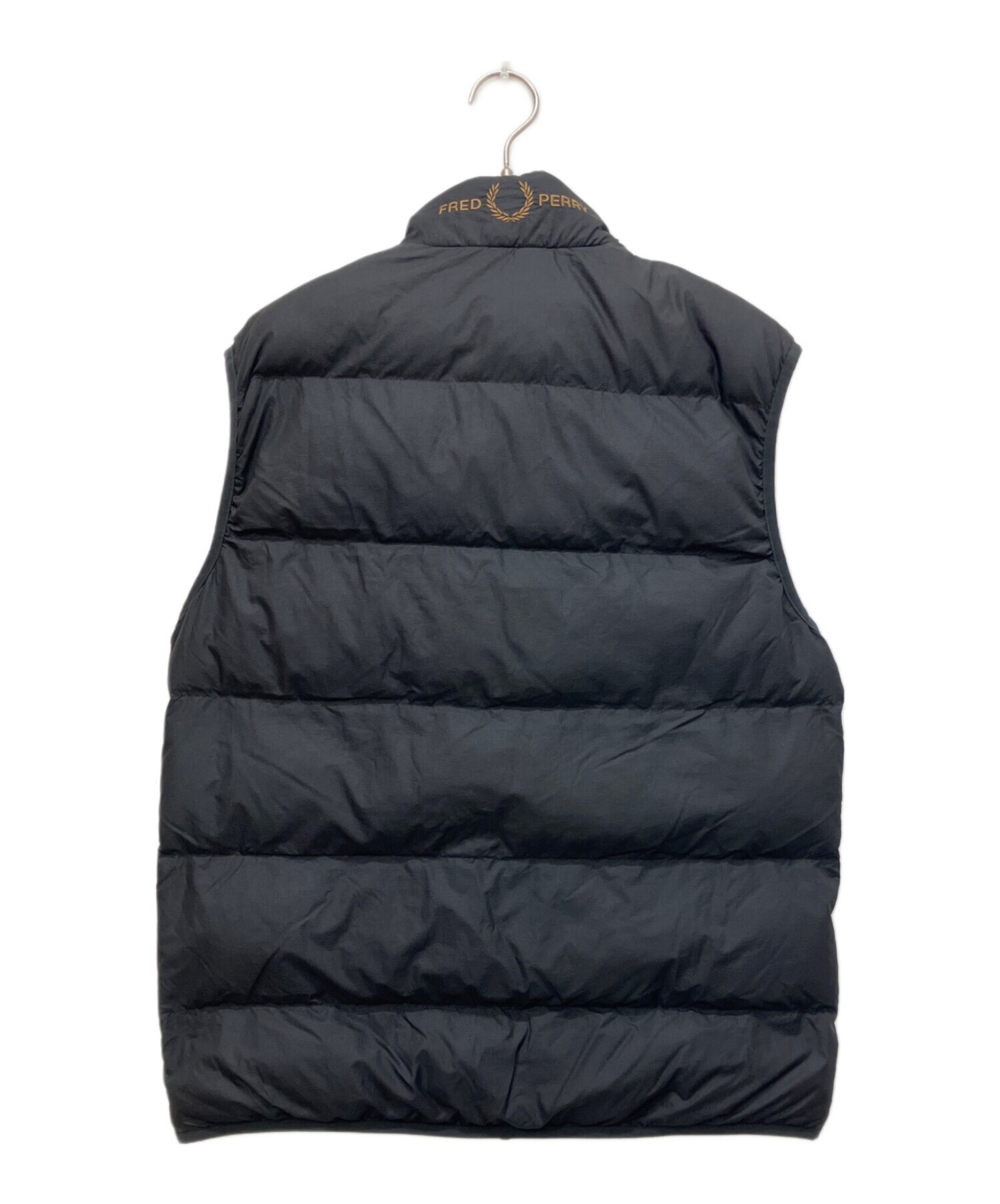 FRED PERRY / Insulated Gilet Mサイズ　極美品 中古・古着通販】FRED PERRY (フレッドペリー) Insulated Gilet