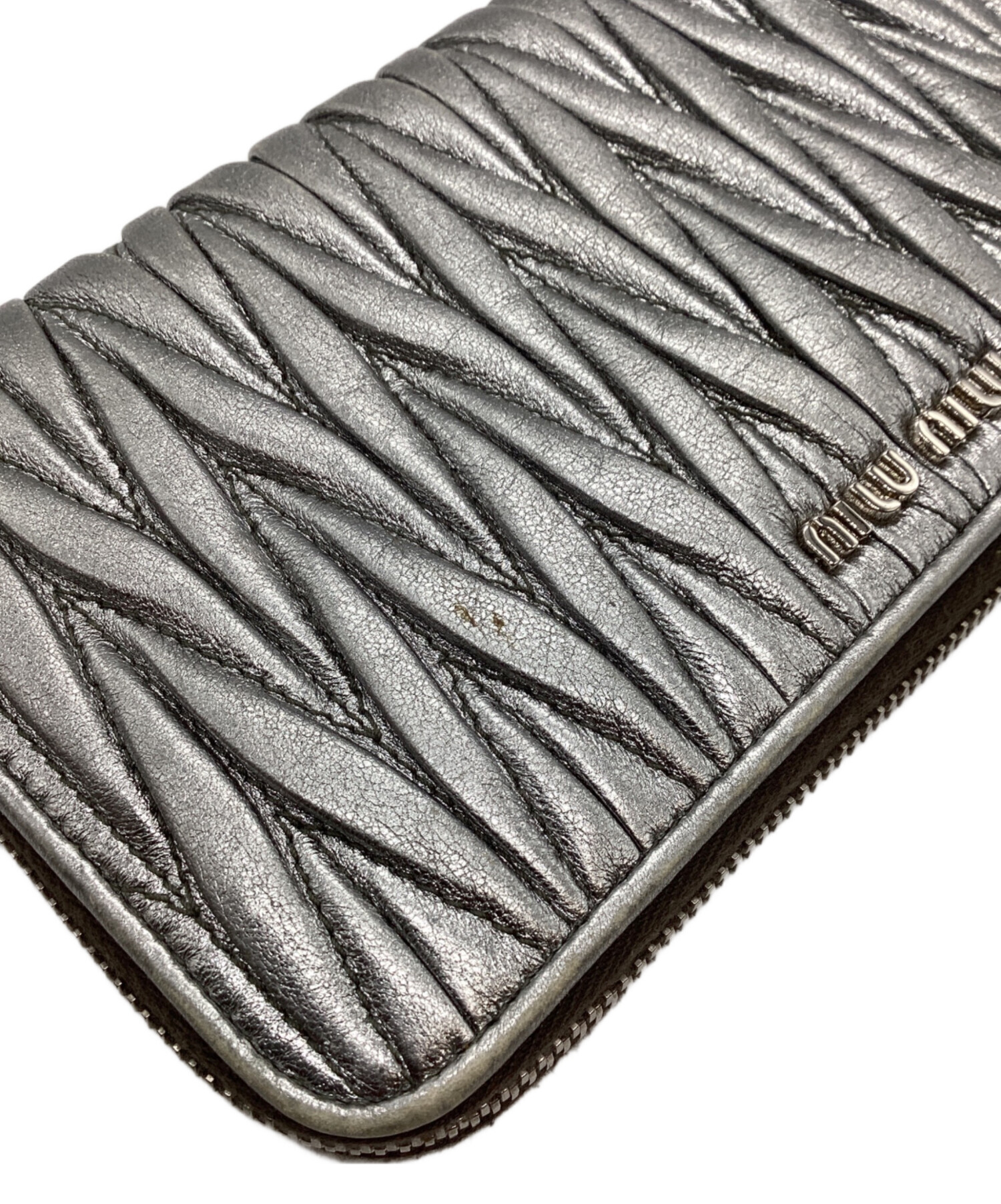 中古・古着通販】MIU MIU (ミュウミュウ) マテラッセラウンドジップ