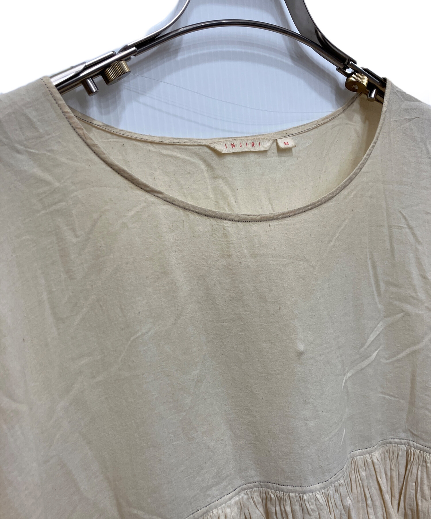 Injiri インジリ ブラウス M 白 【古着】【中古】【送料無料】 中古・古着通販】Injiri (インジリ) 藍染ブラウス ベージュ×ネイビー