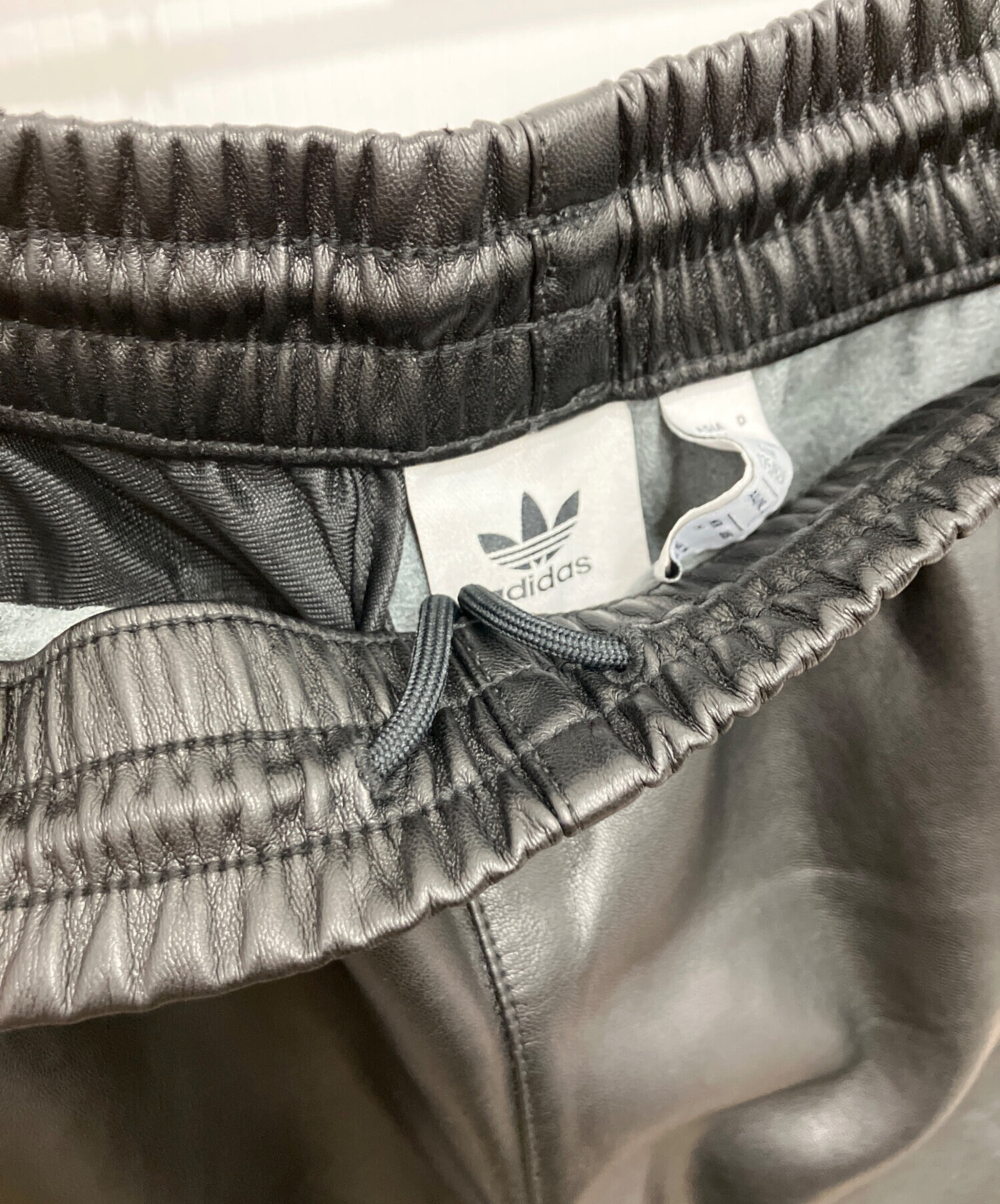 中古・古着通販】adidas (アディダス) フェイクレザーファイヤーバード