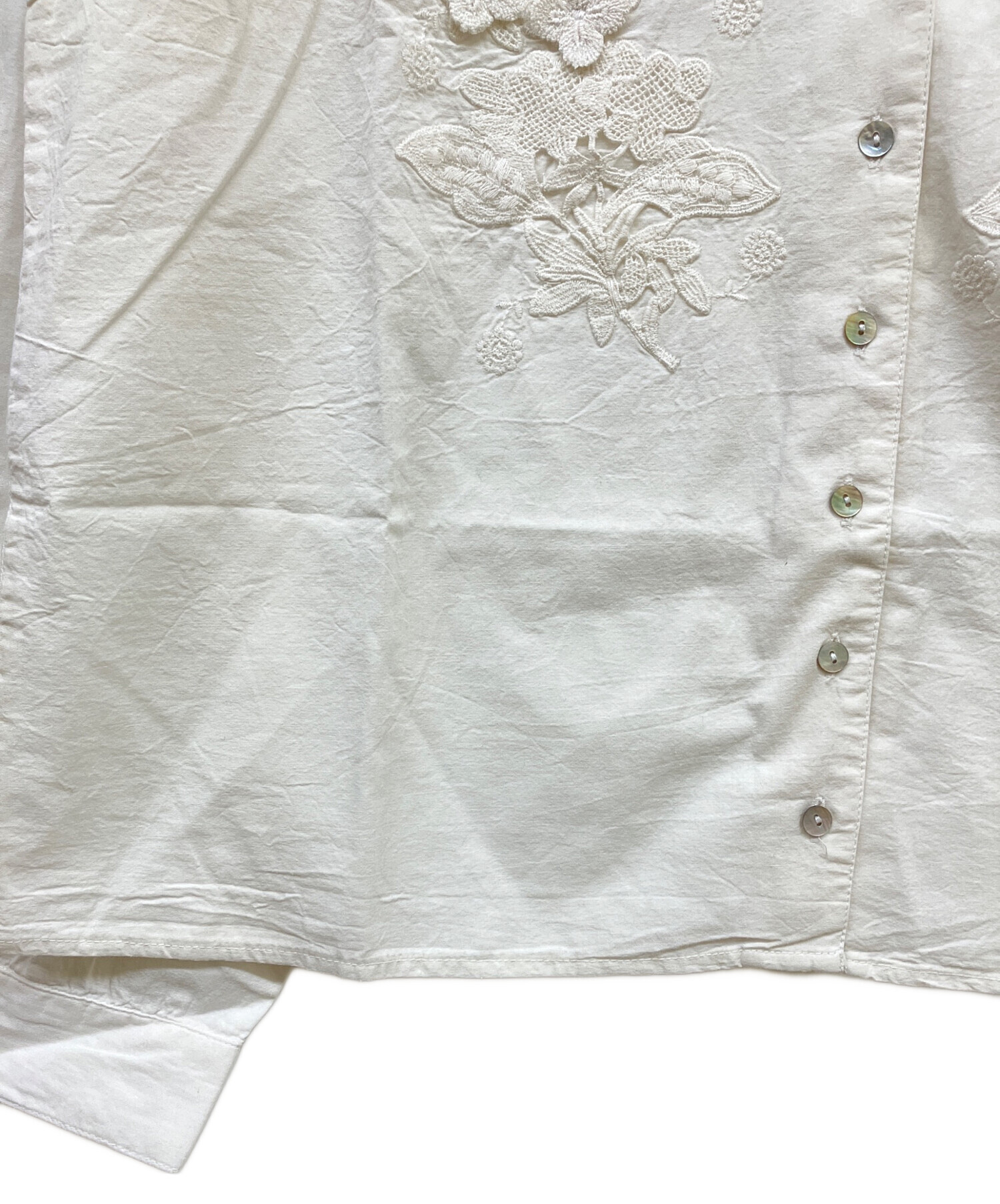Rouje 刺繍ブラウス ホワイト 34 未使用 中古・古着通販】rouje paris (ルージュ) 刺繍ブラウス ホワイト