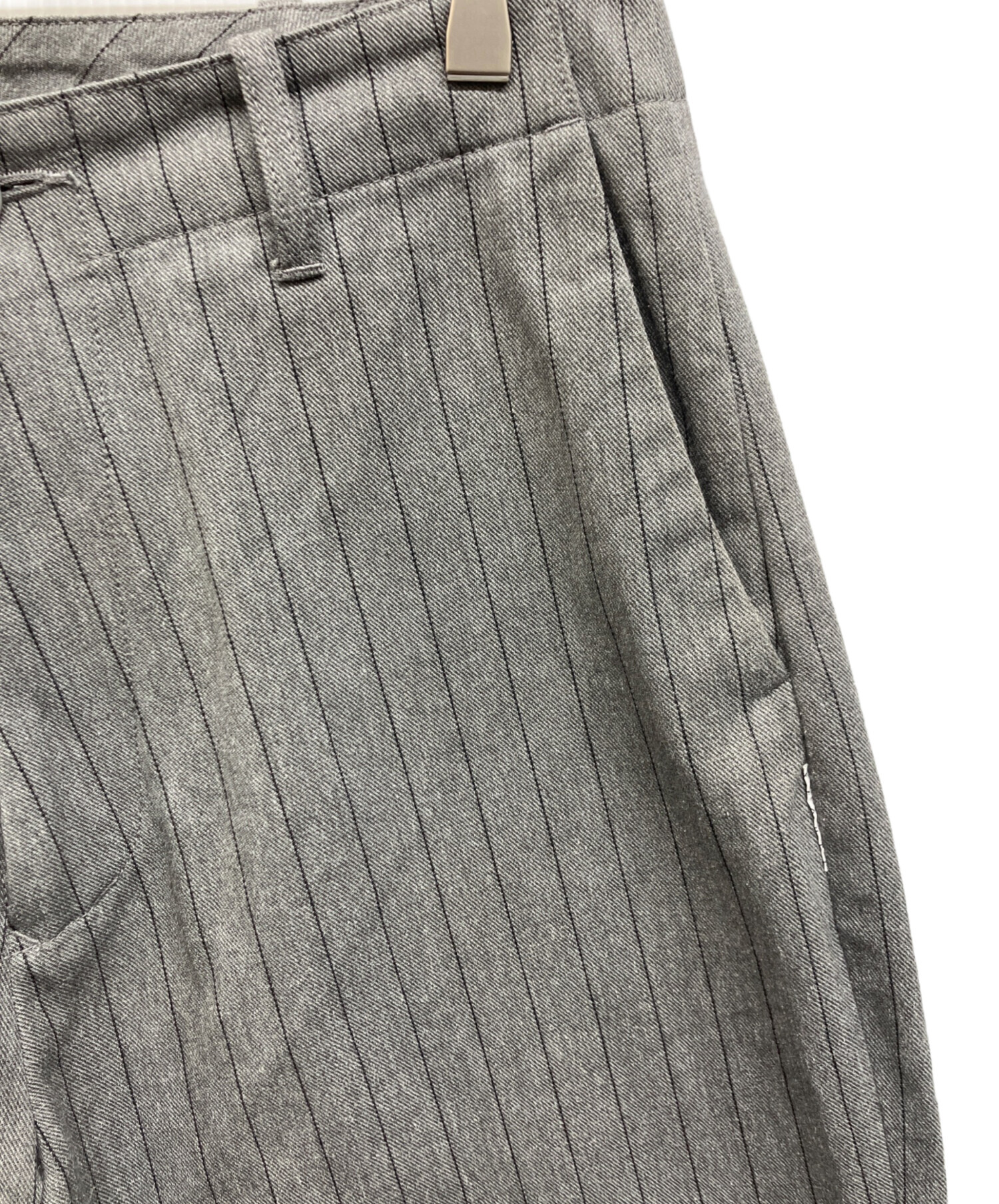 中古・古着通販】SEQUEL (シークエル) ストライプチノパンツ グレー