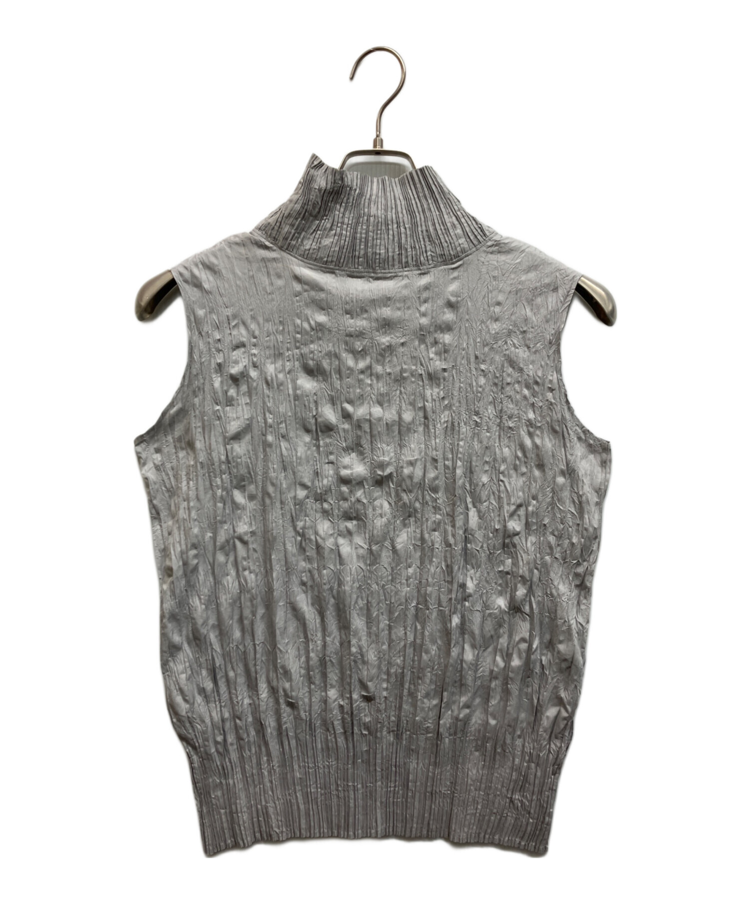ISSEYMIYAKE ノースリーブトップス 中古・古着通販】ISSEY MIYAKE (イッセイミヤケ) シワ加工ノースリーブ