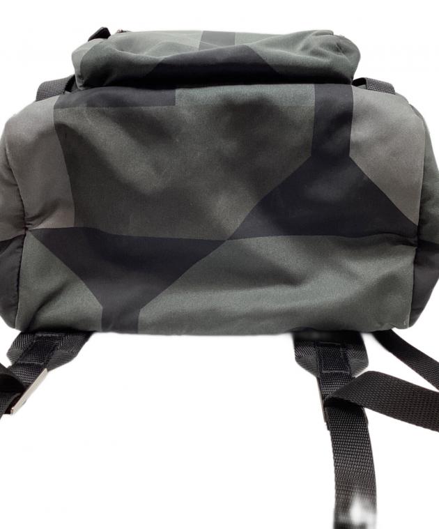 PRADA 幾何学模様 リュック 中古・古着通販】PRADA (プラダ) Re-Nylon 幾何学 バックパック カーキ
