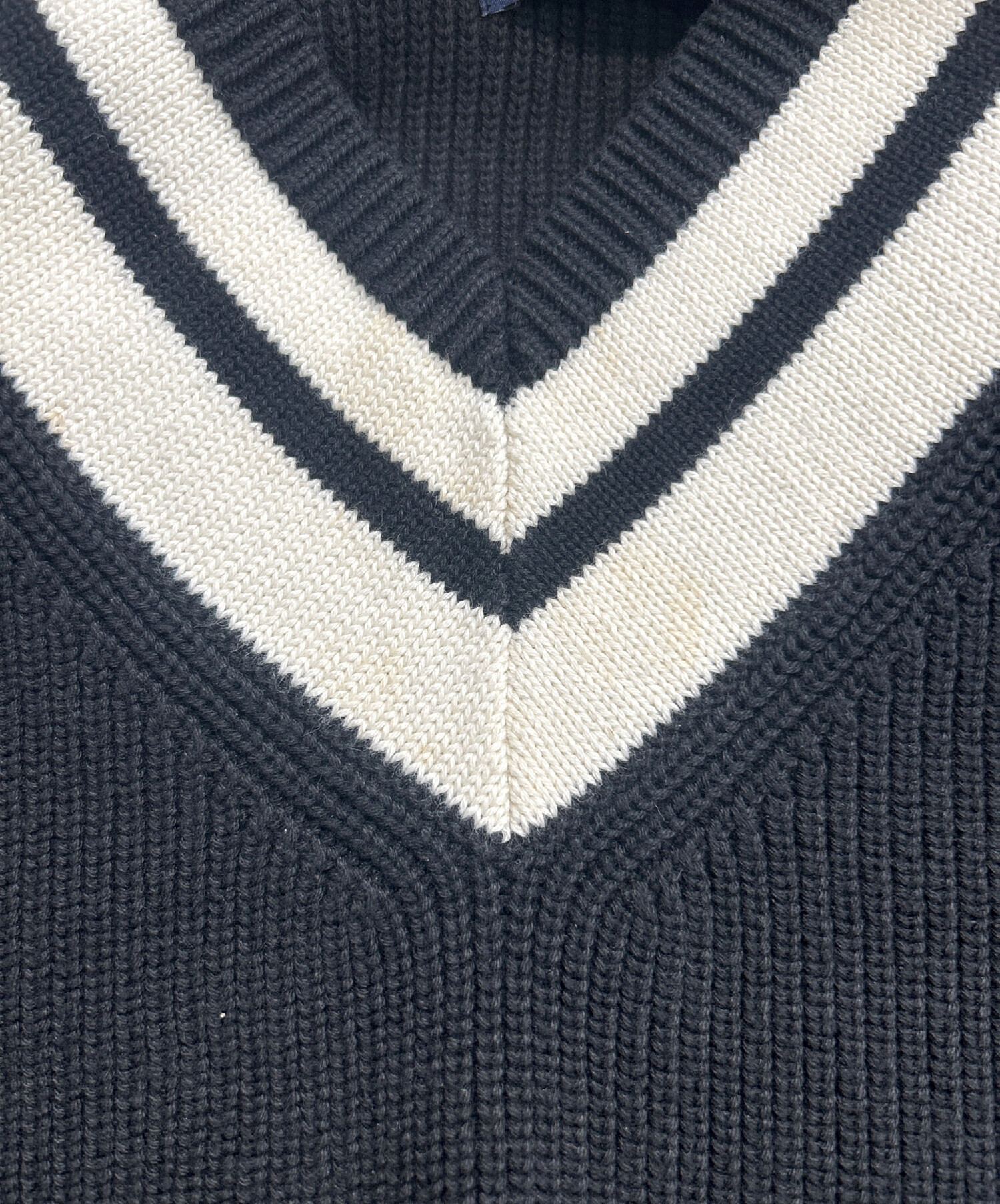 中古・古着通販】FRED PERRY (フレッドペリー) Striped Trim V-Neck