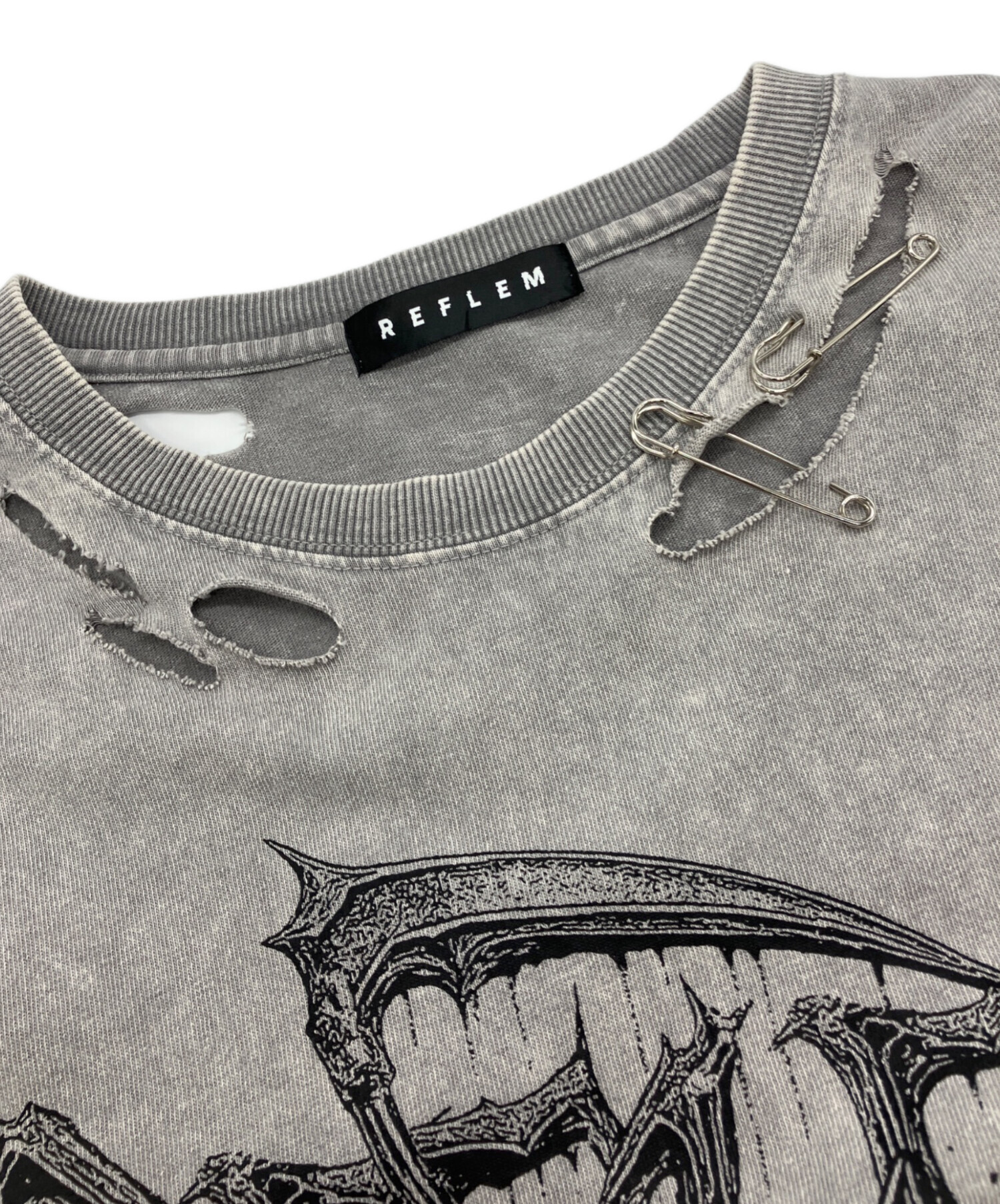 中古・古着通販】REFLEM (レフレム) 安全ピン付きダメージTシャツ