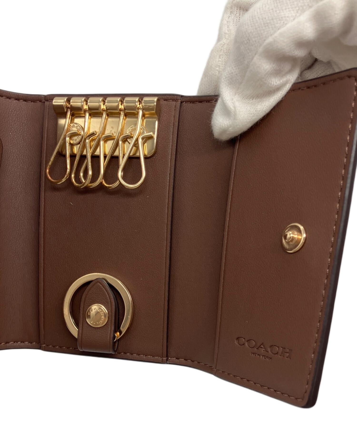 COACH キーケース ベージュ/ブラウン 中古・古着通販】COACH (コーチ) キーケース シグネチャー ブラウン