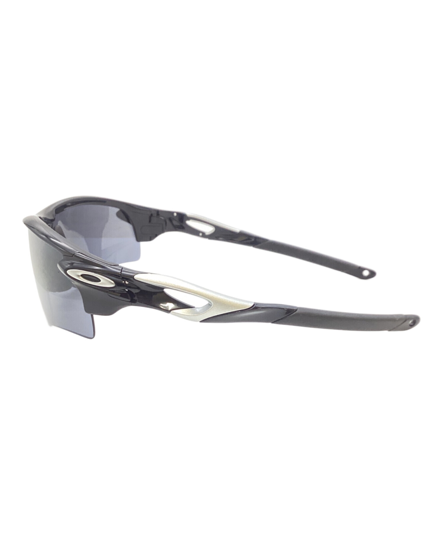 美品 OAKLEY オークリー ブラック 黒 シルバー プラスチック サングラス 男女兼用 スクエア レディース 506041 【中古】 美品 OAKLEY オークリー ブラック 黒 シルバー プラスチック