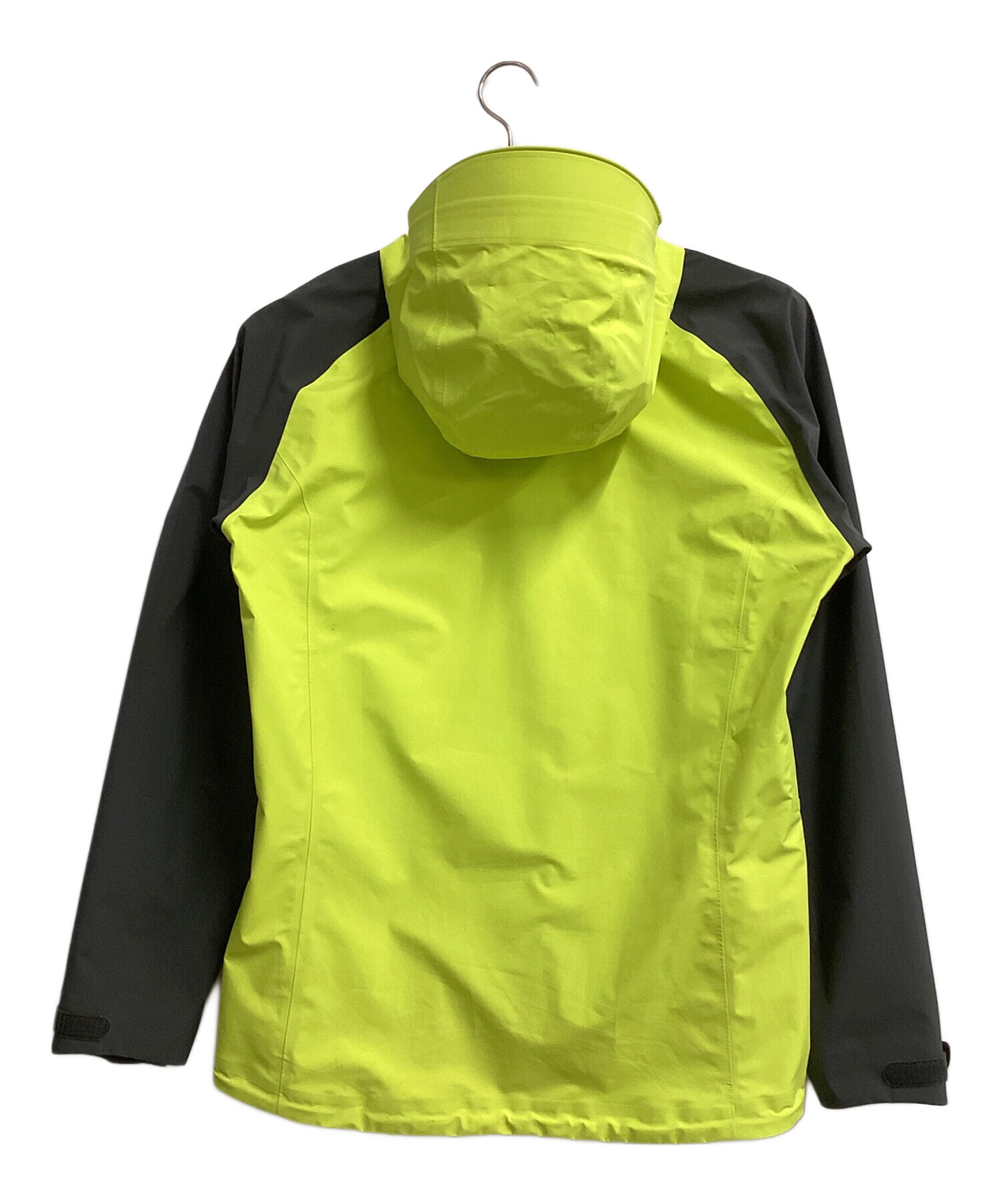 Haglofs/ホグロフス/Roc Hard Jacket/新品未使用/半額以下 耐久性に優れたJKTは、革新的なカットでデザインされています