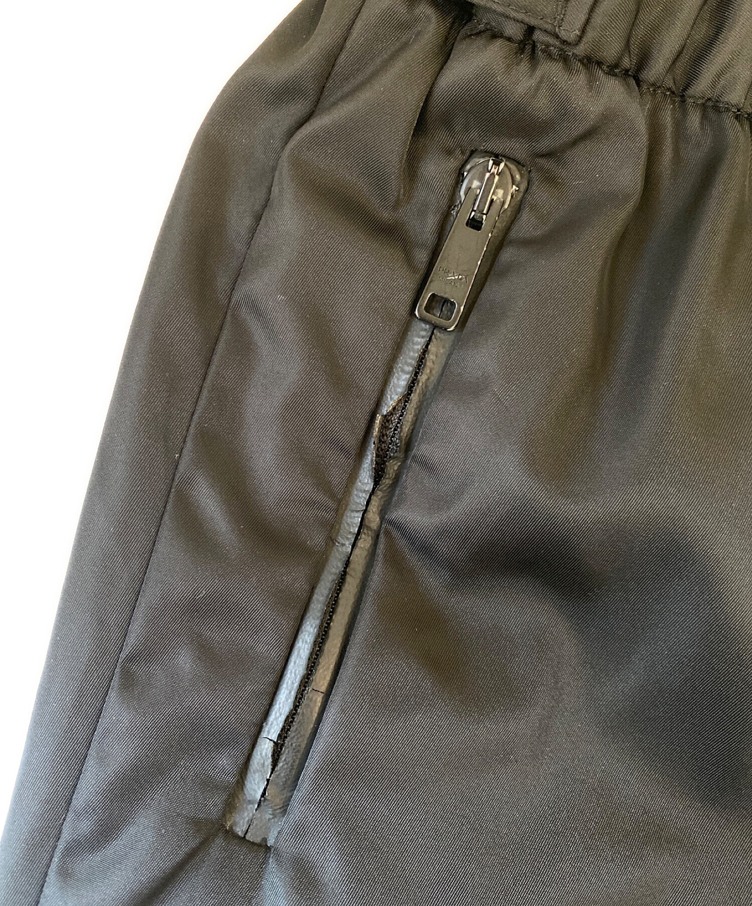 中古・古着通販】PRADA (プラダ) ラバーパッチ ナイロンパンツ