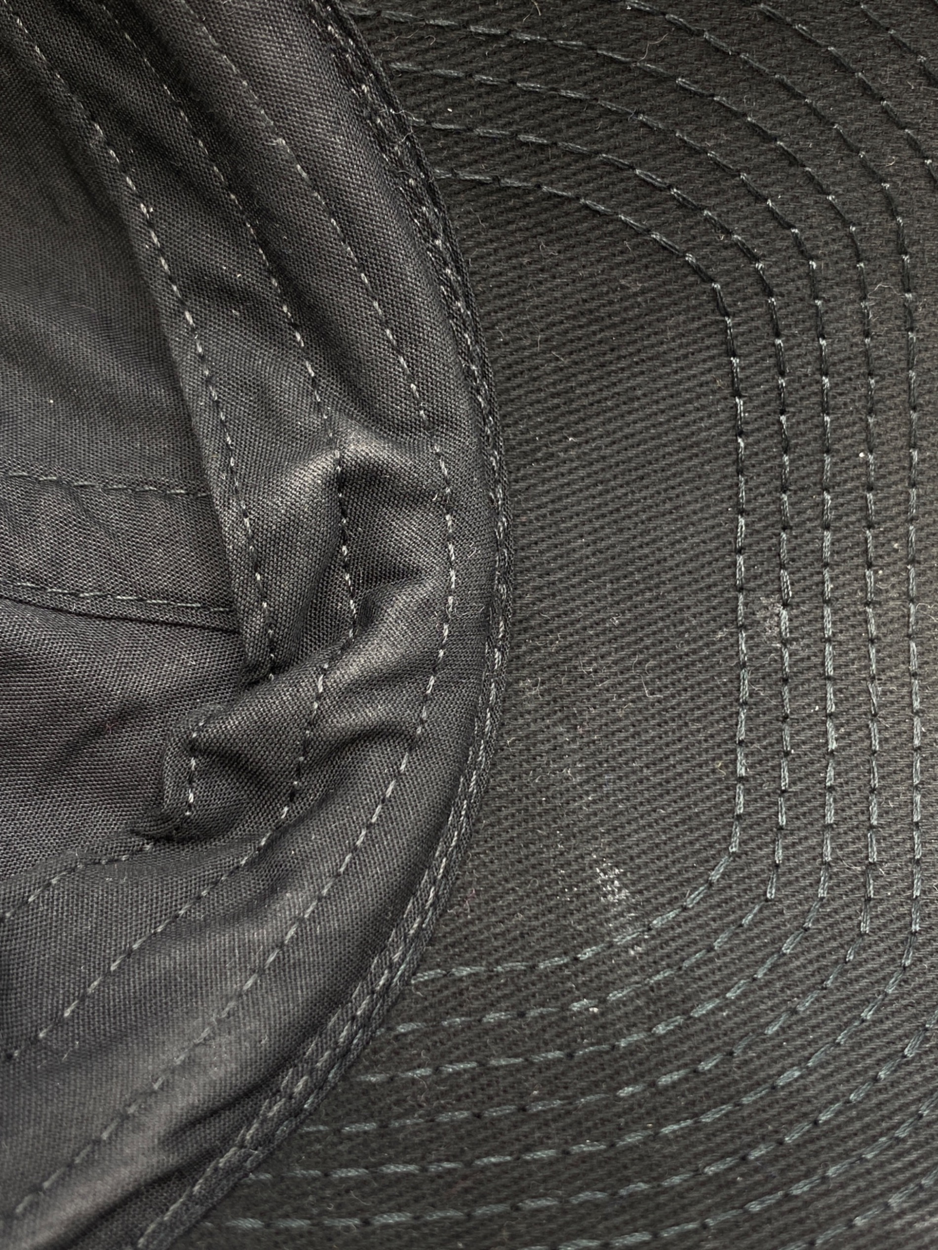 中古・古着通販】BALENCIAGA (バレンシアガ) Laser Destroyed BB Cap