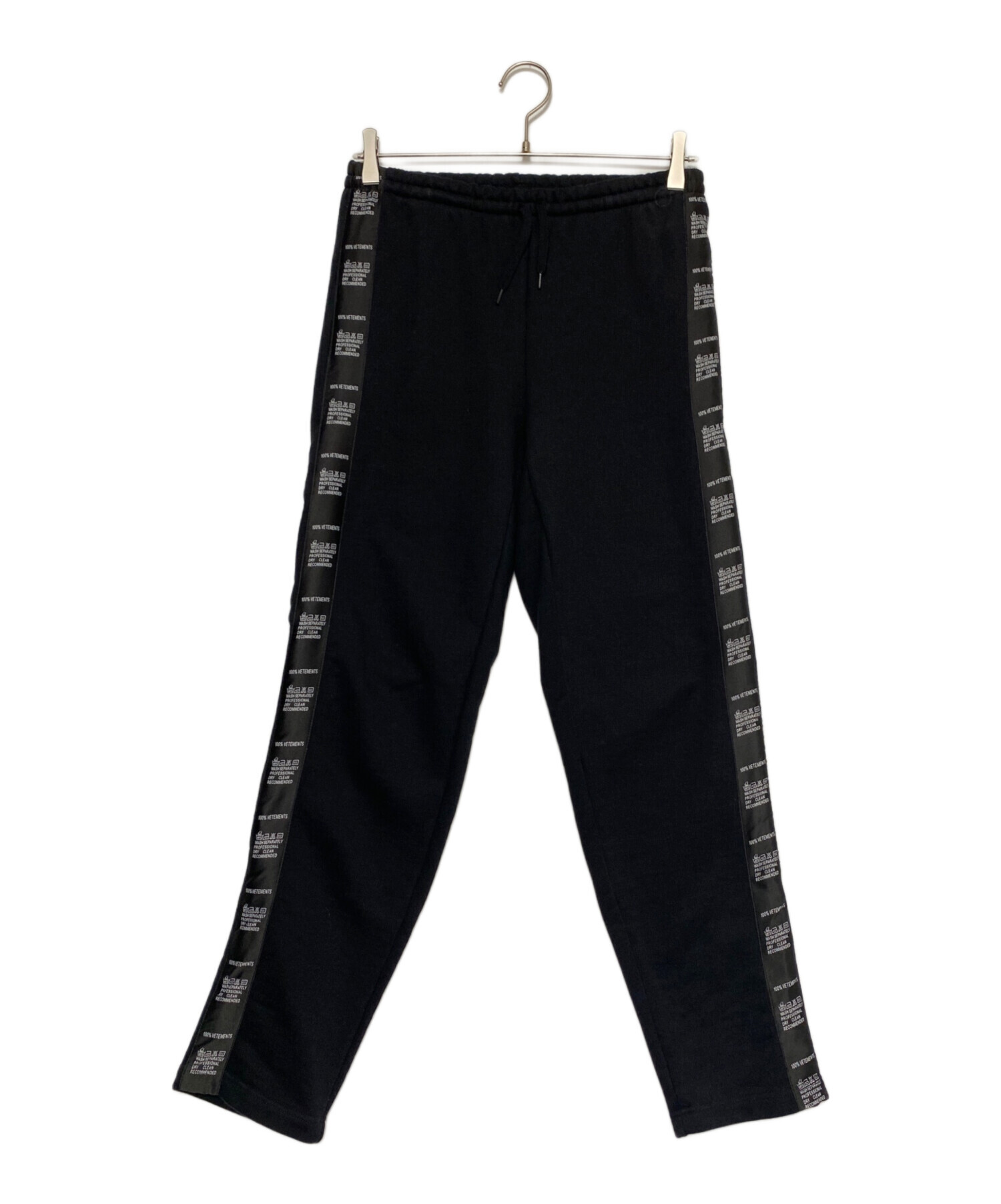 中古・古着通販】VETEMENTS (ヴェトモン) テープロゴスウェットパンツ