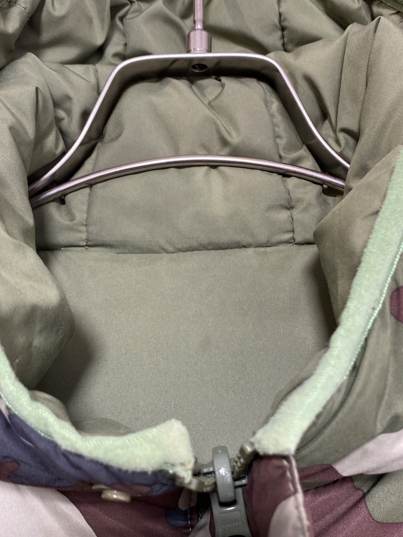 Stüssy モッズコート カーキ クロコダイル柄 古着 中古・古着通販】stussy (ステューシー) カモ柄ダウンジャケット