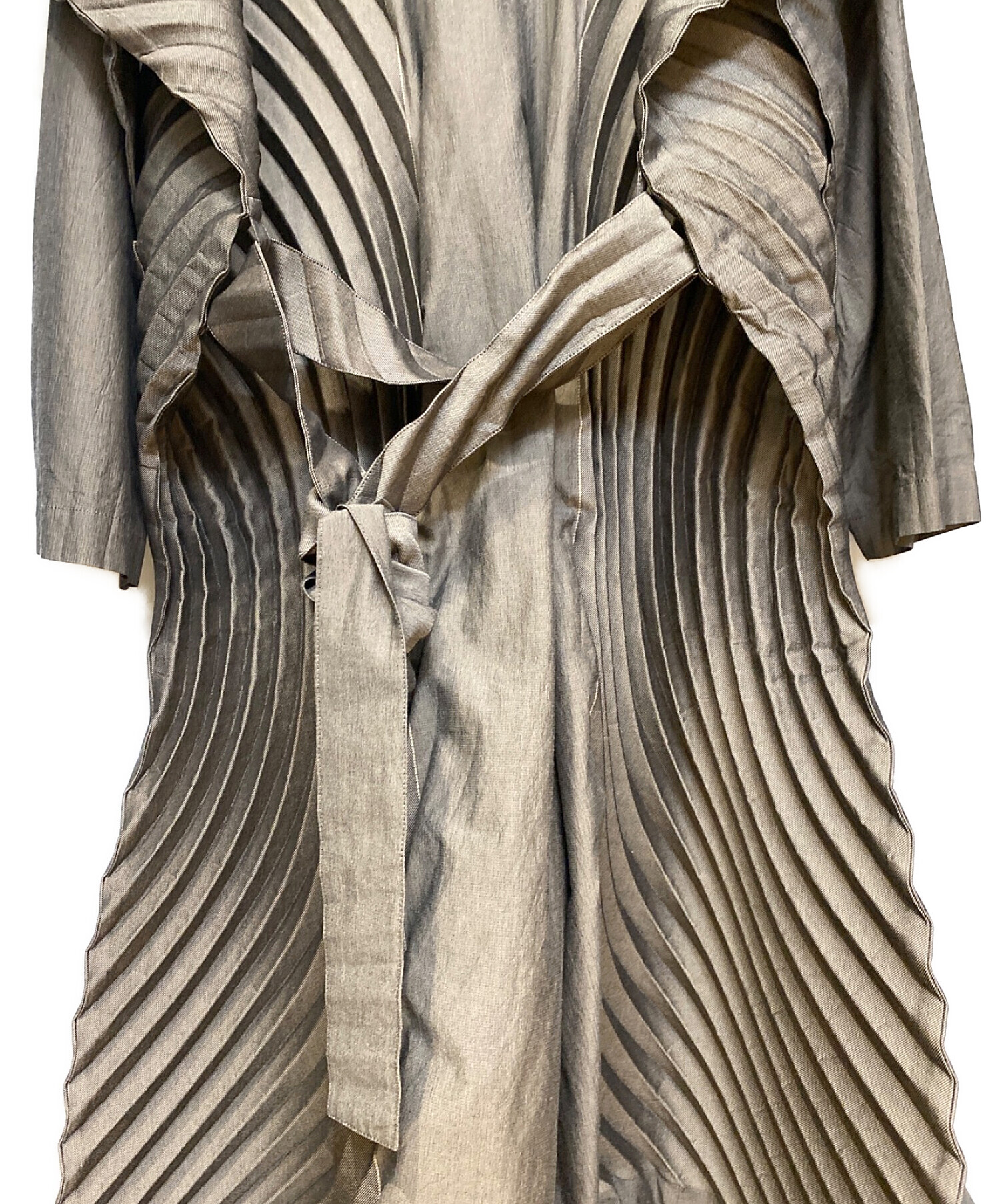 美品　希少　ISSEY MIYAKE イッセイミヤケ　レディース　コート　グレー 中古・古着通販】ISSEY MIYAKE (イッセイミヤケ) プリーツコート