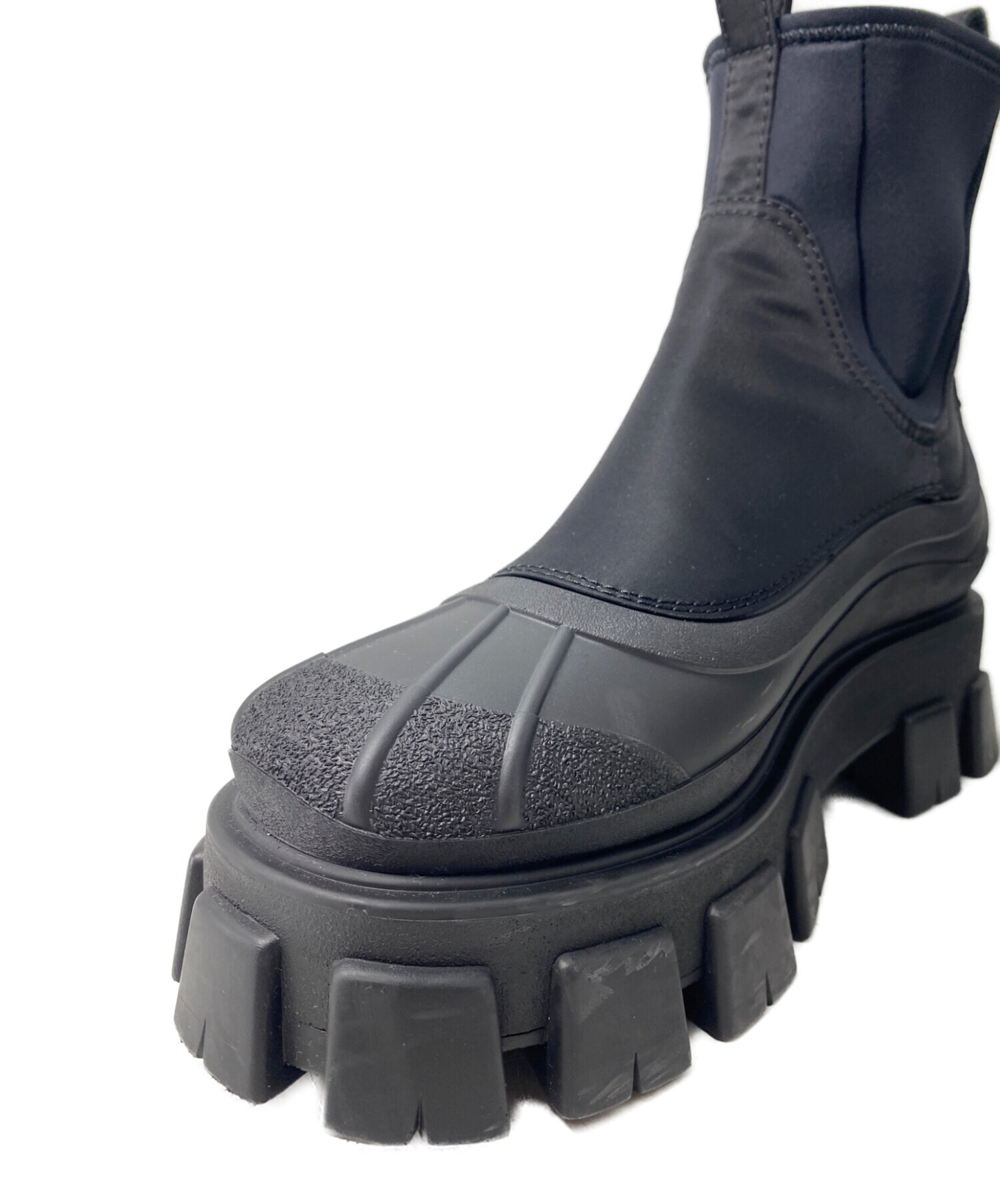 Prada モノリス Re-Nylon ギャバジン ブーツ PRADA(プラダ) 【モノリスRe-Nylon ギャバジンブーツ】2UE029