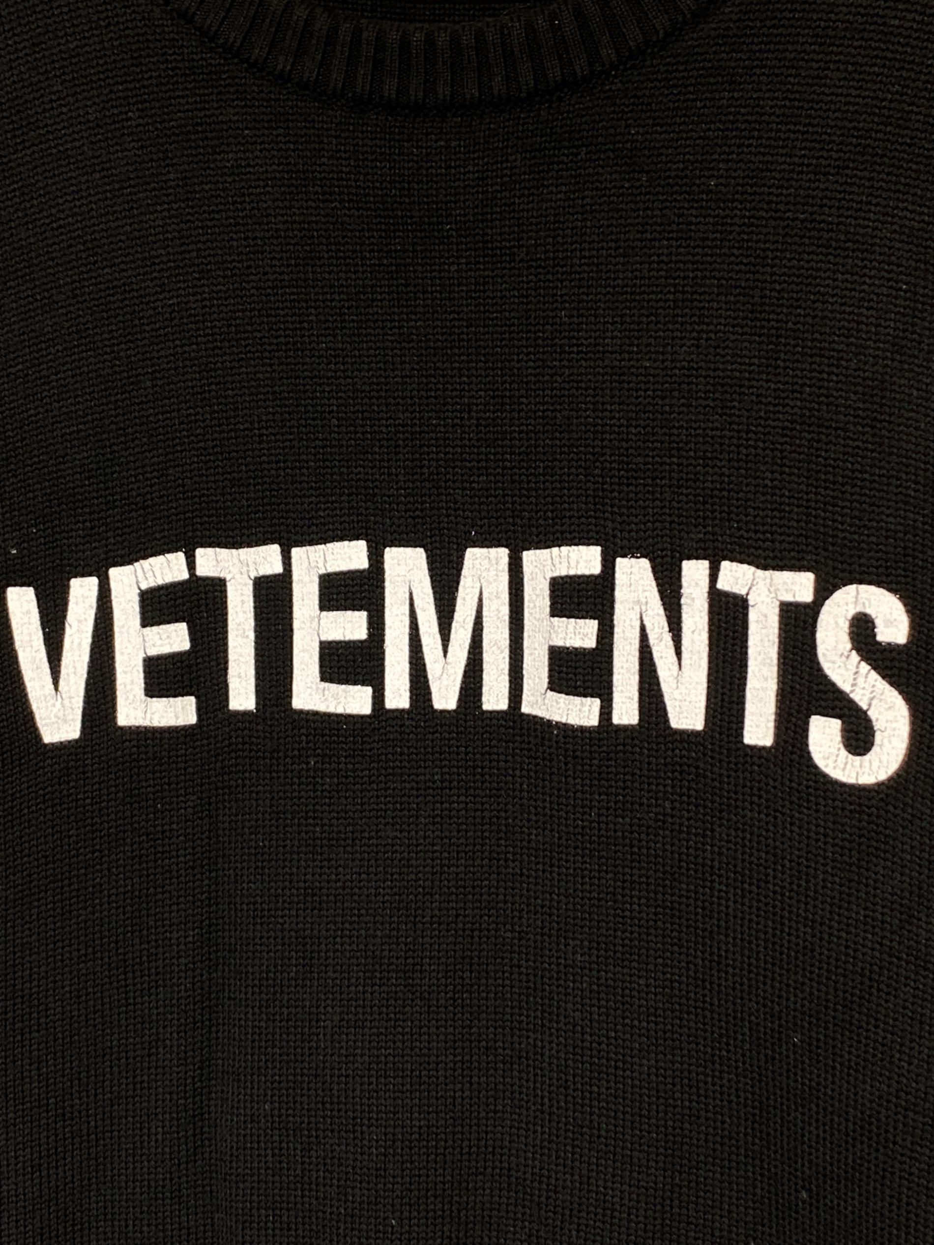 中古・古着通販】VETEMENTS (ヴェトモン) フロントロゴニット ブラック