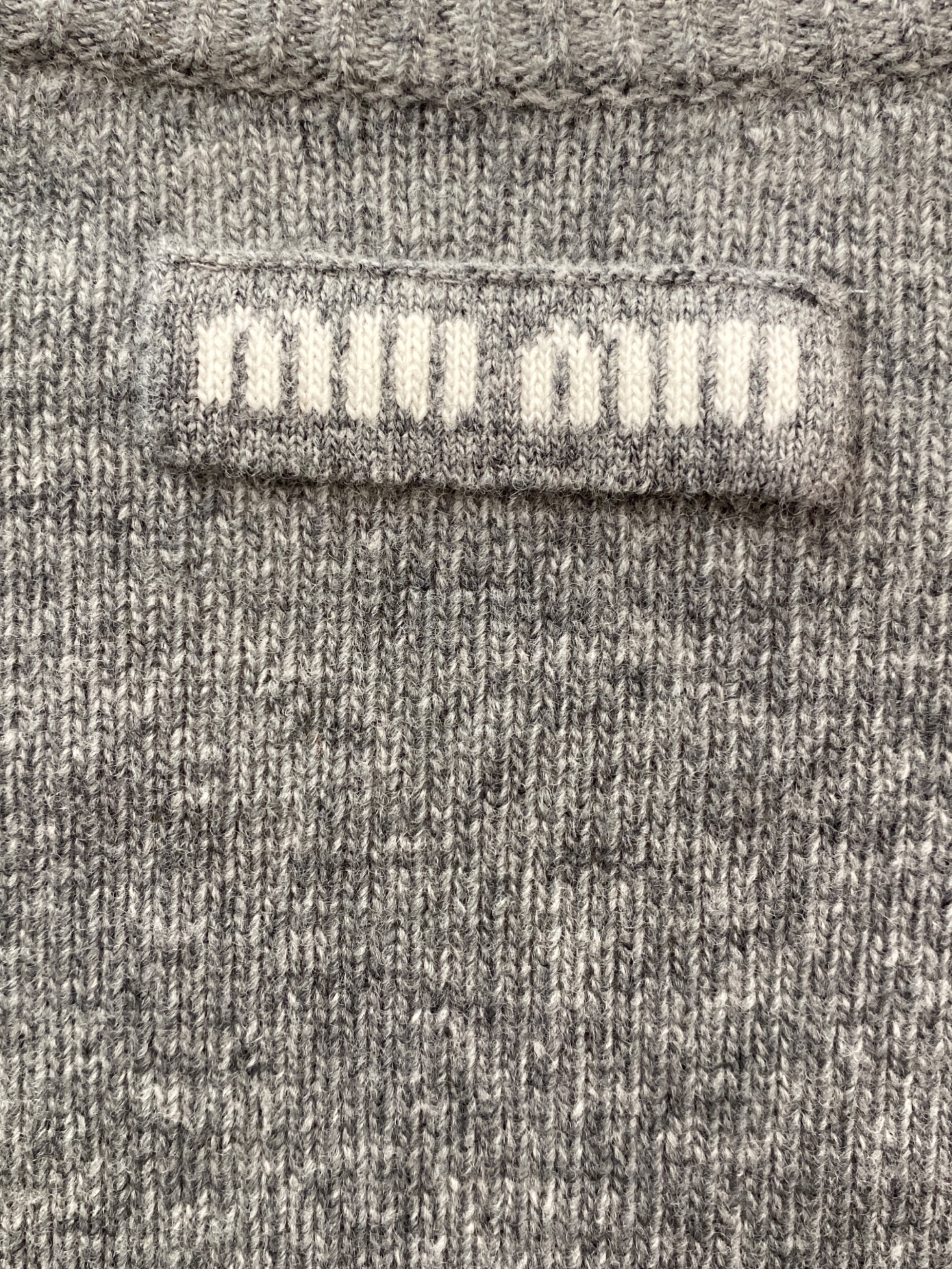 中古・古着通販】MIU MIU (ミュウミュウ) Vネックバックロゴニット
