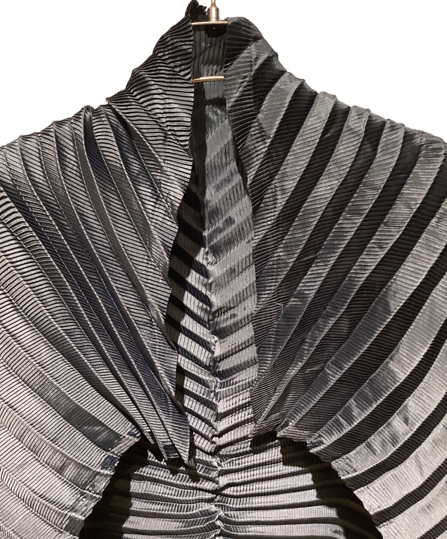 me ISSEY MIYAKE プリーツ変形ベスト 中古・古着通販】ISSEY MIYAKE (イッセイミヤケ) Pleats shaped Vest