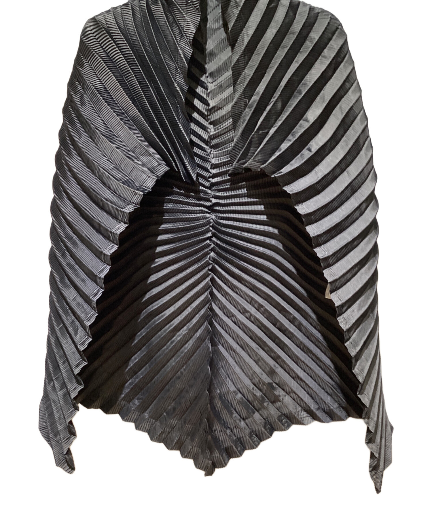 me ISSEY MIYAKE プリーツ変形ベスト 中古・古着通販】ISSEY MIYAKE (イッセイミヤケ) Pleats shaped Vest