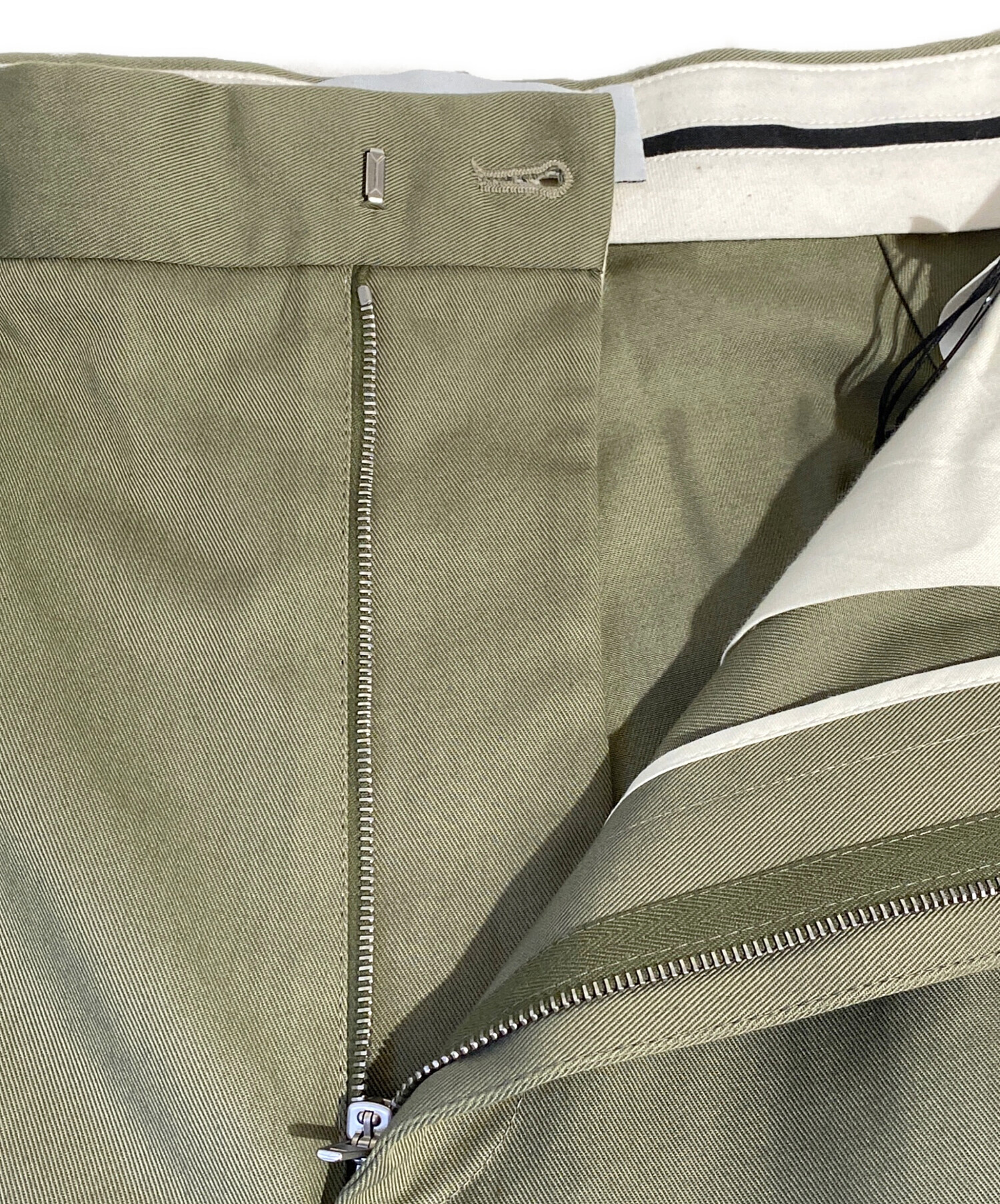 中古・古着通販】LOEWE (ロエベ) PLEATED TROUSERS オリーブ サイズ:46