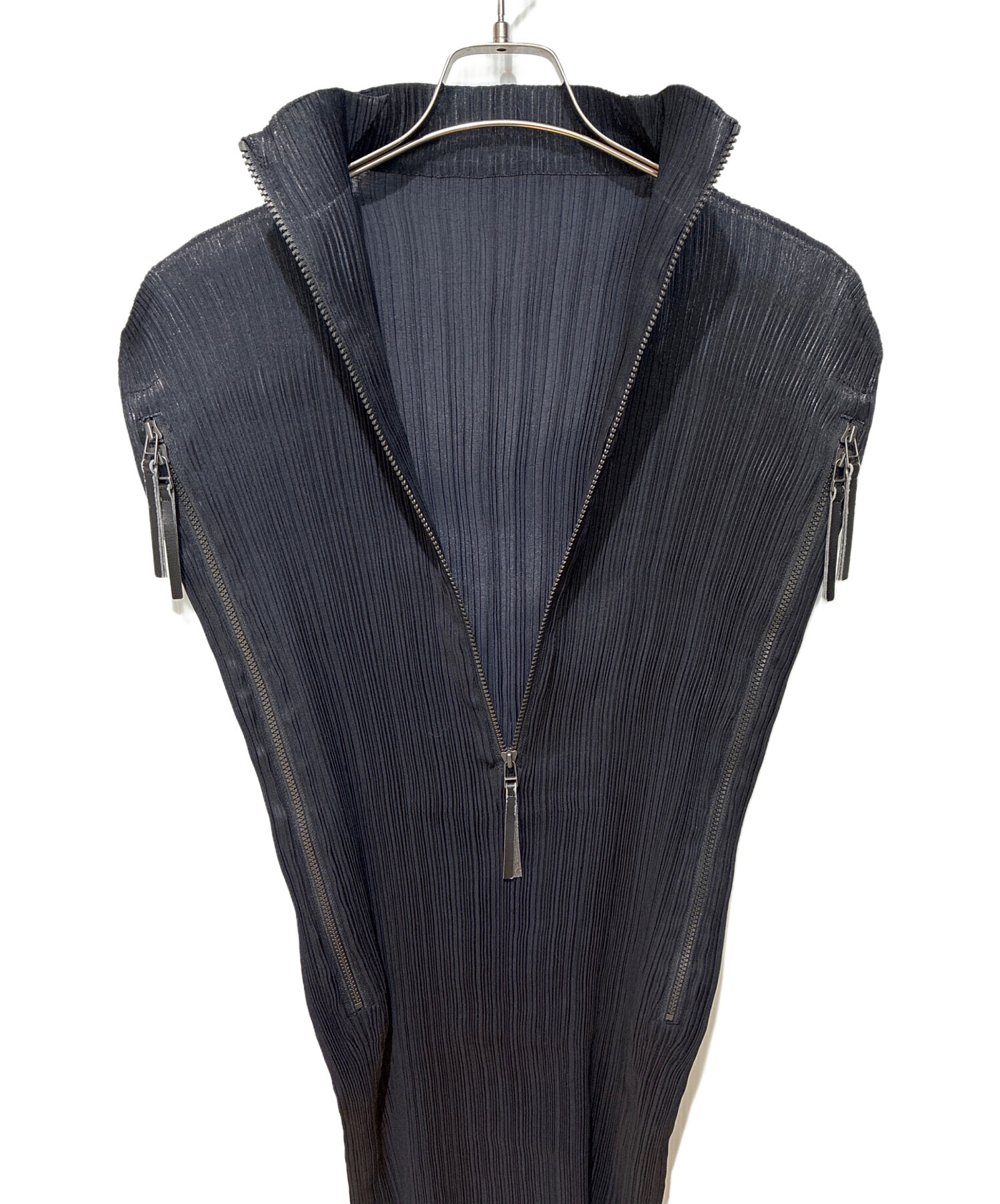 me by ISSEY MIYAKE 2024 SS ノースリーブ 未使用 me by ISSEY MIYAKE 2024 SS ノースリーブ 未使用 【公式通販】