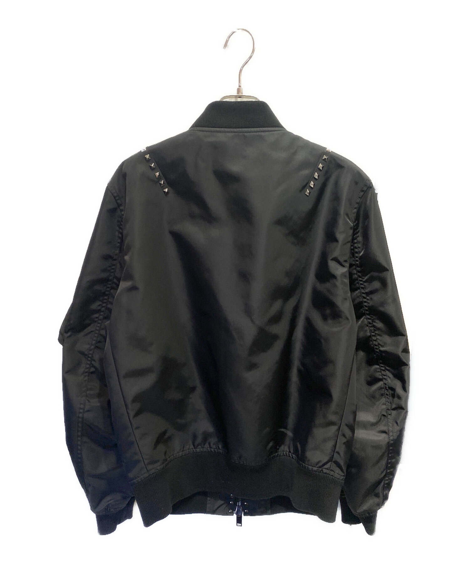 ☆定価30万☆VALENTINO ロックスタッズ MA-1 ブルゾン 46 中古・古着通販】VALENTINO (ヴァレンティノ) ロックスタッズ MA-1