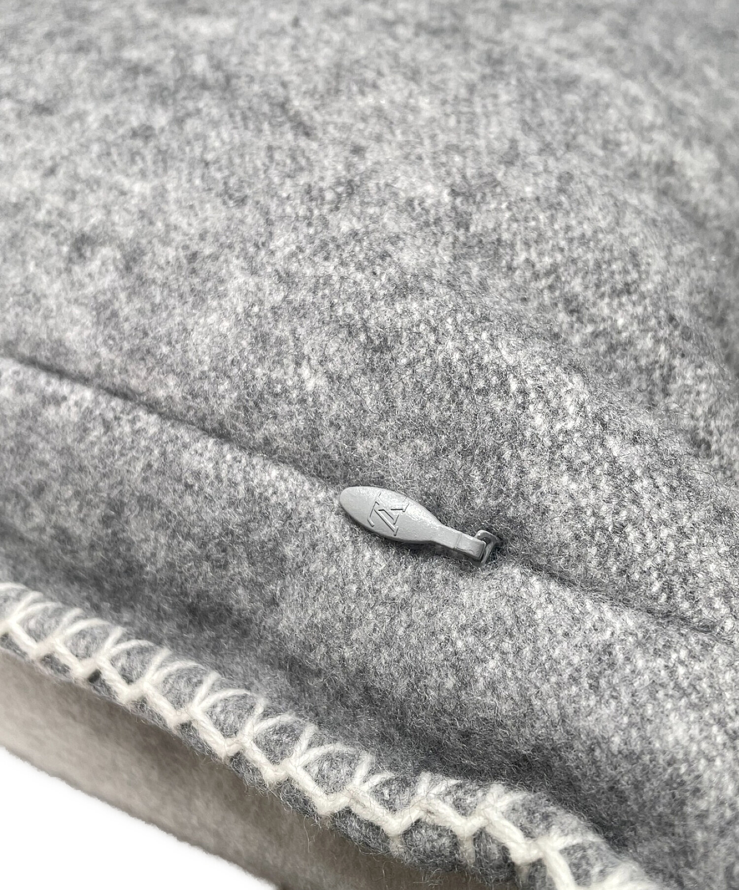 中古・古着通販】LOUIS VUITTON (ルイ ヴィトン) クッション・LV