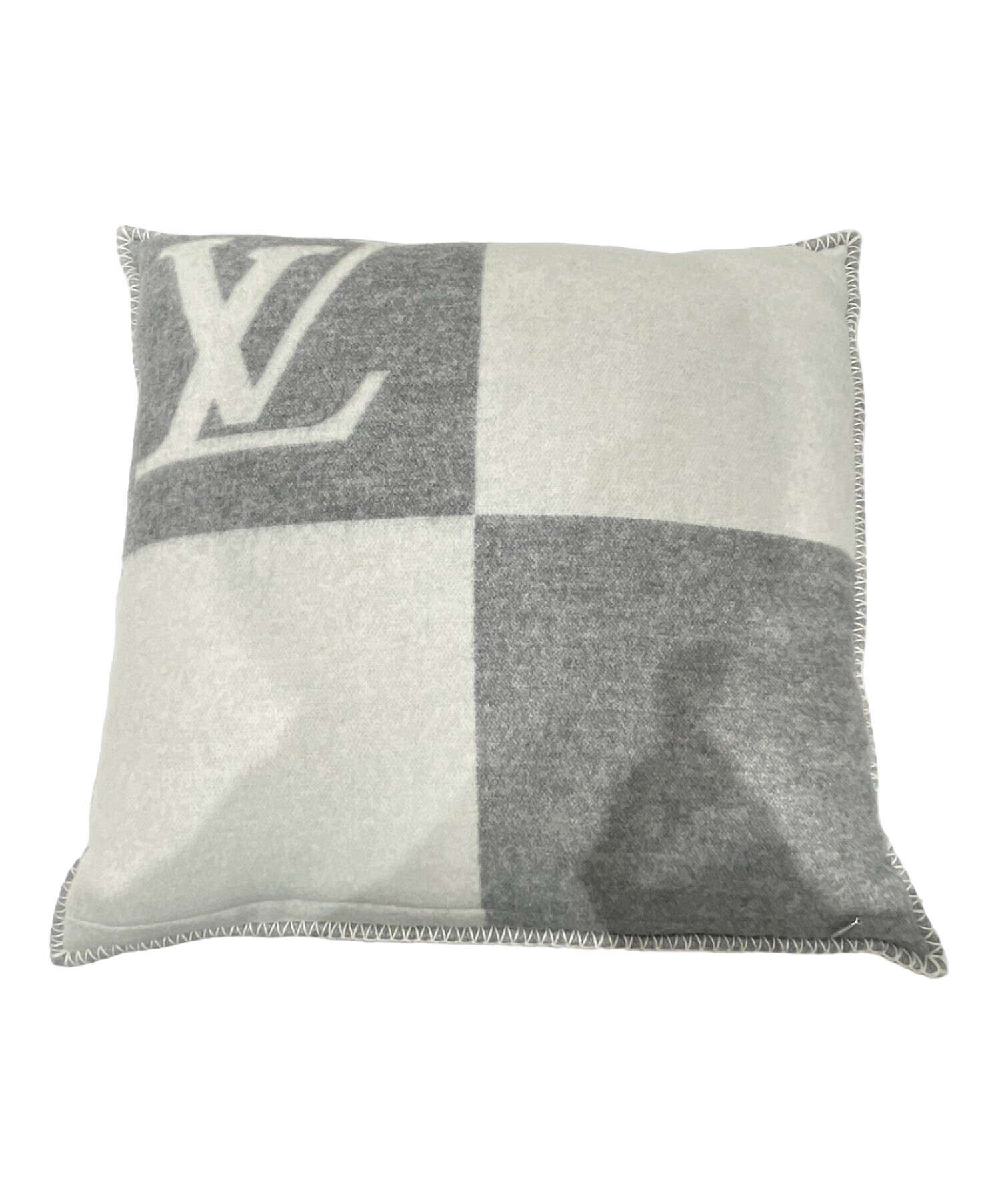 ルイヴィトン　クッション新品未使用　VUITTON 中古・古着通販】LOUIS VUITTON (ルイ ヴィトン) クッション・LV
