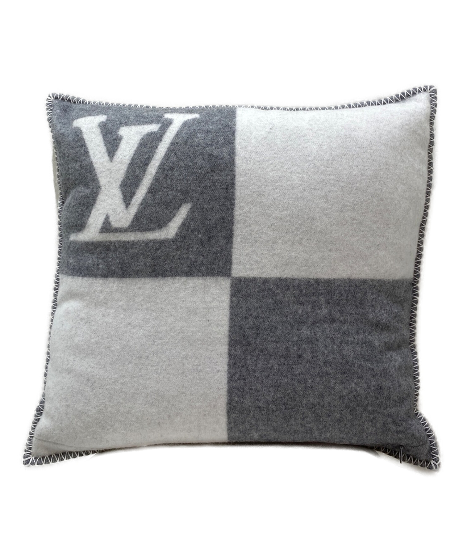 中古・古着通販】LOUIS VUITTON (ルイ ヴィトン) クッション・LV 中古・古着通販】LOUIS VUITTON (ルイ ヴィトン) クッション・LV