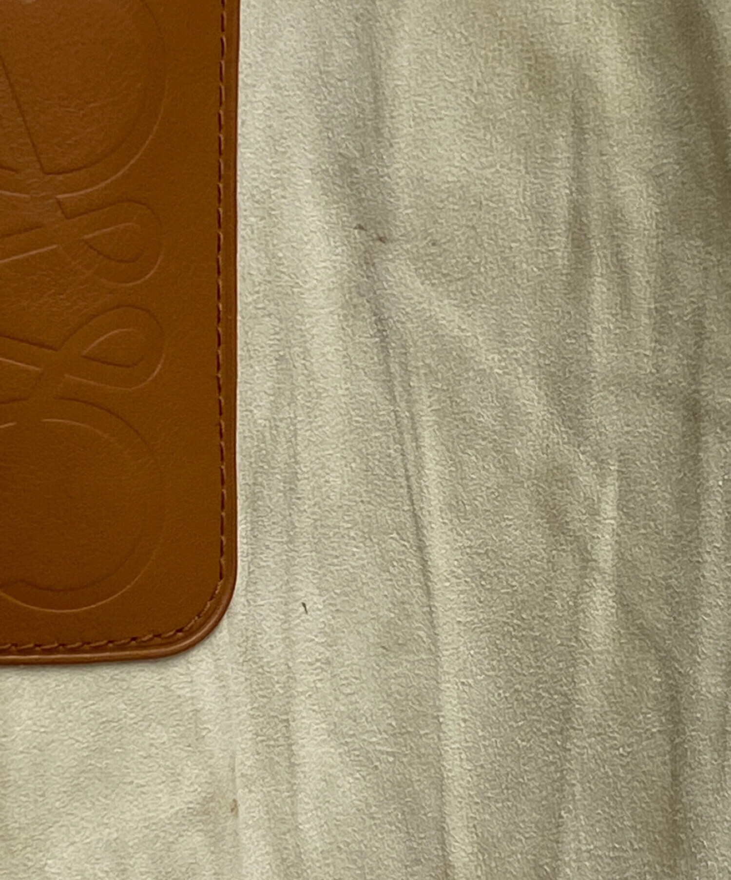 LOEWE ベージュ ロゴ刺繍 Tシャツ　漂白剤染み有り 中古・古着通販】LOEWE (ロエベ) レザーTシャツ ベージュ サイズ:S