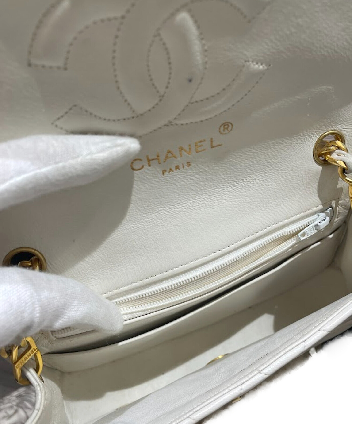 CHANEL シャネル ショルダーバッグ - 白 【古着】【中古】 中古・古着通販】CHANEL (シャネル) ハーフムーンマトラッセショルダー