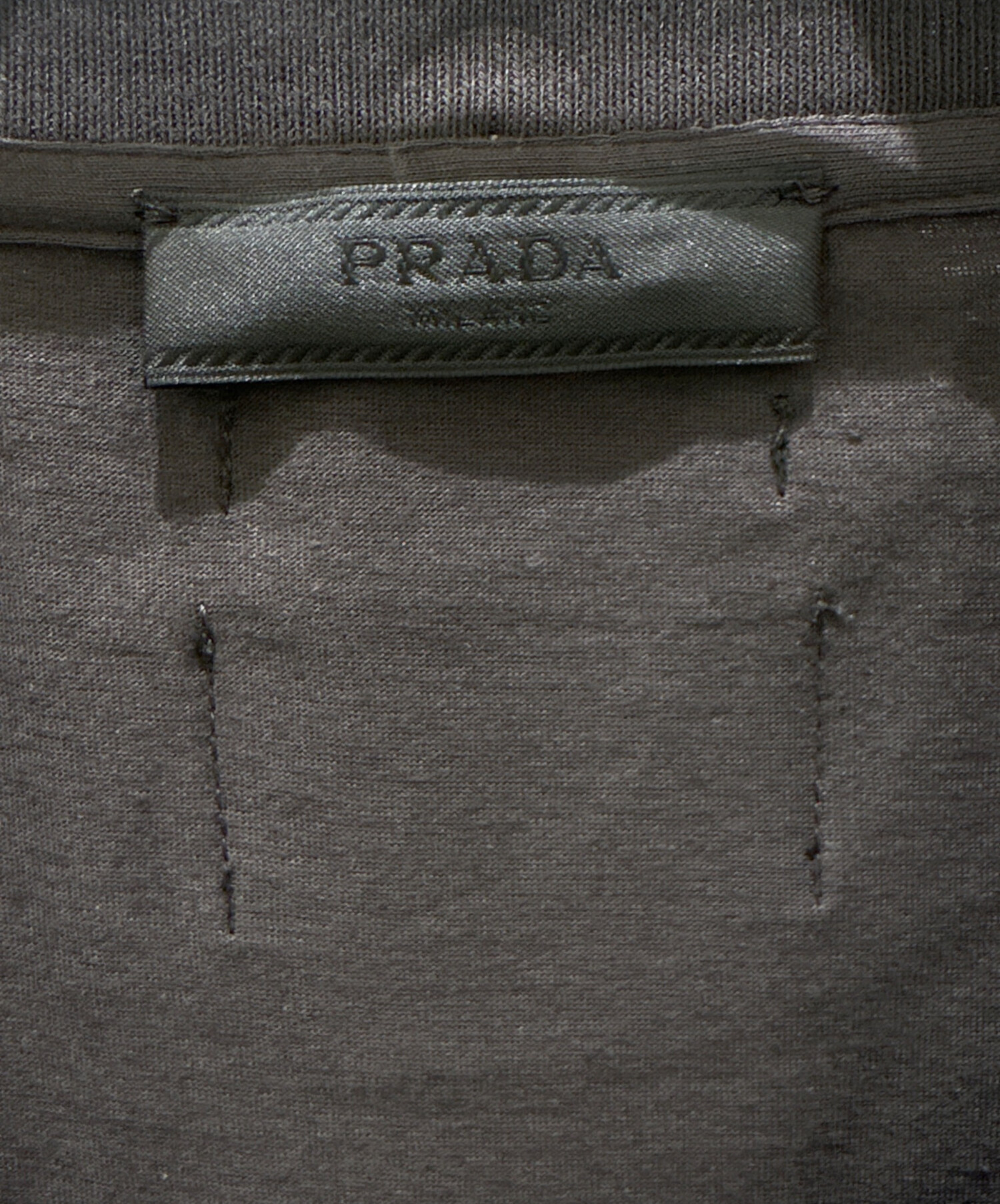 無*大様 値下げ中✨PRADA グレー 長袖 Tシャツ PRADA - ○6.5万プラダ限定ロボットグラデストレッチロンTシャツ▽赤