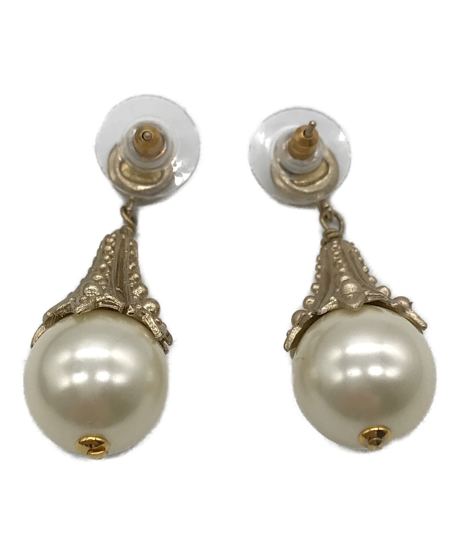 Chanel ホワイトパール ピアス 中古・古着通販】CHANEL (シャネル) ロゴスイングパールピアス パール