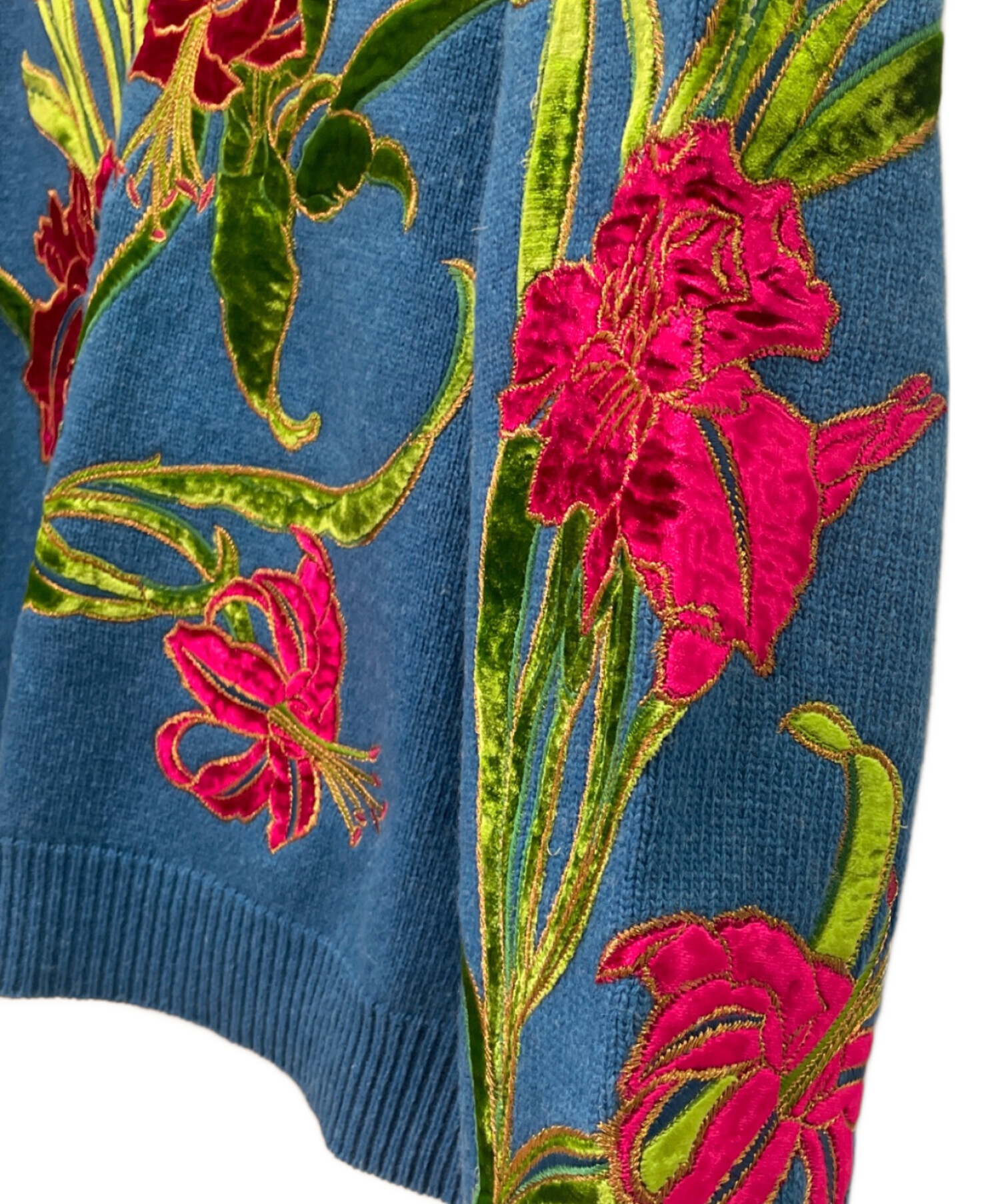 中古・古着通販】GUCCI (グッチ) Vネック 花柄 刺繍 ニット ブルー