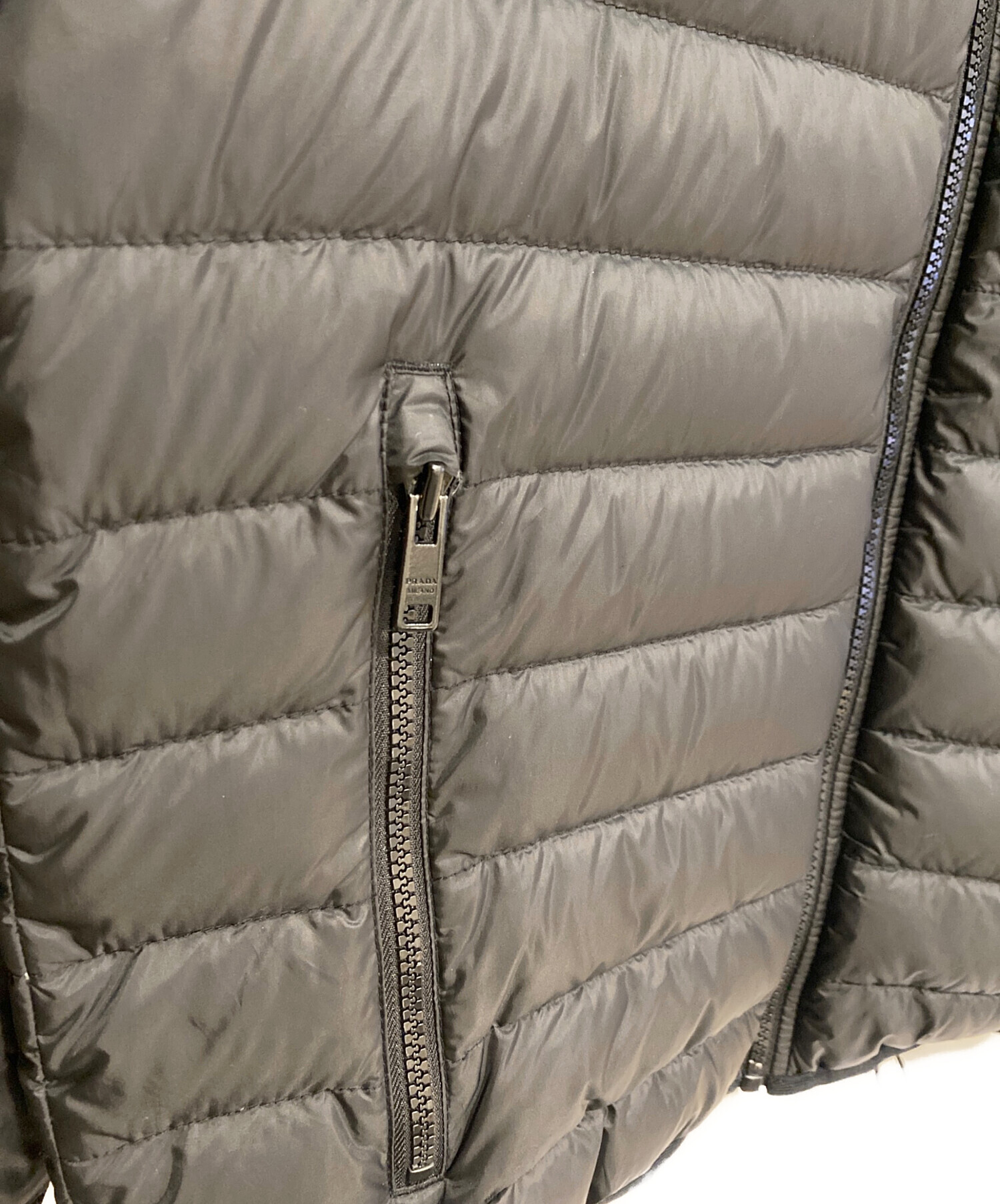 中古・古着通販】PRADA (プラダ) ロゴプレートダウンジャケット