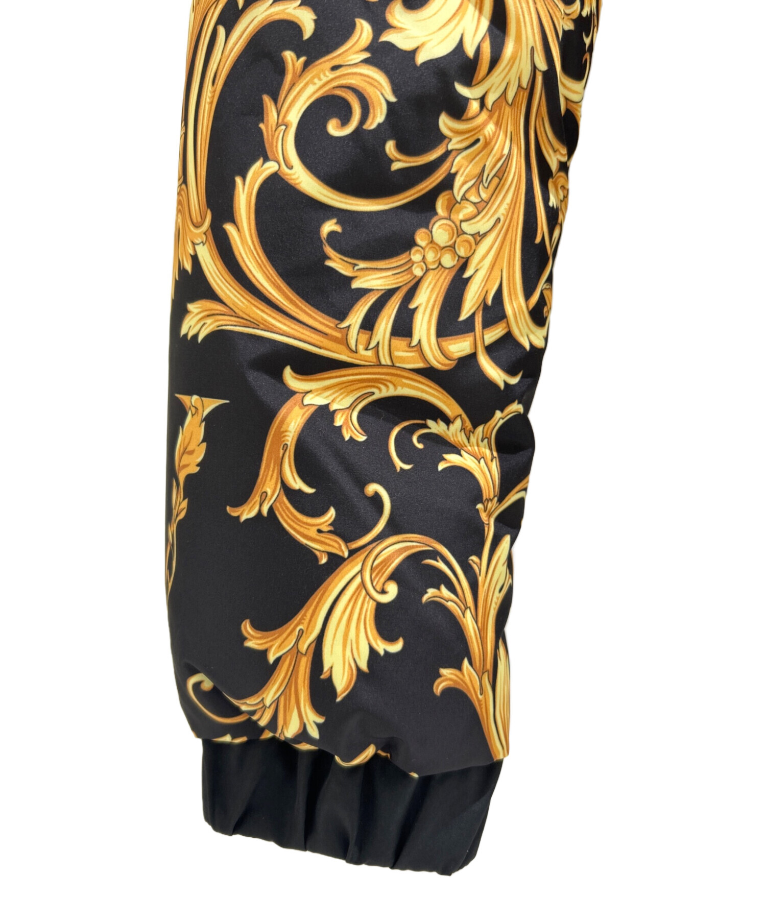 BLACKMARKET様用　VERSACE ゴールド ブラック ダウンジャケット 中古・古着通販】VERSACE (ヴェルサーチェ) ダウンジャケット ブラック
