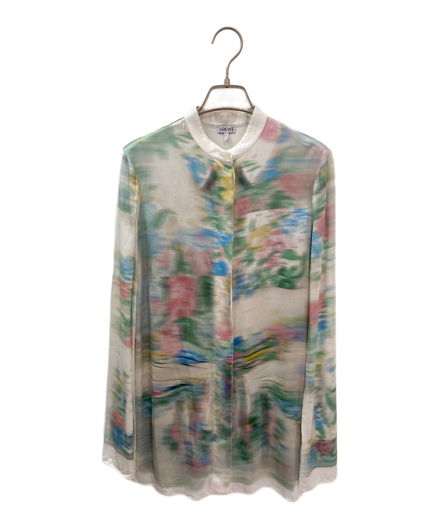 ロエベ　シャツ ロエベの華やかなシャツで気分を上げる──特集：1枚で主役級に