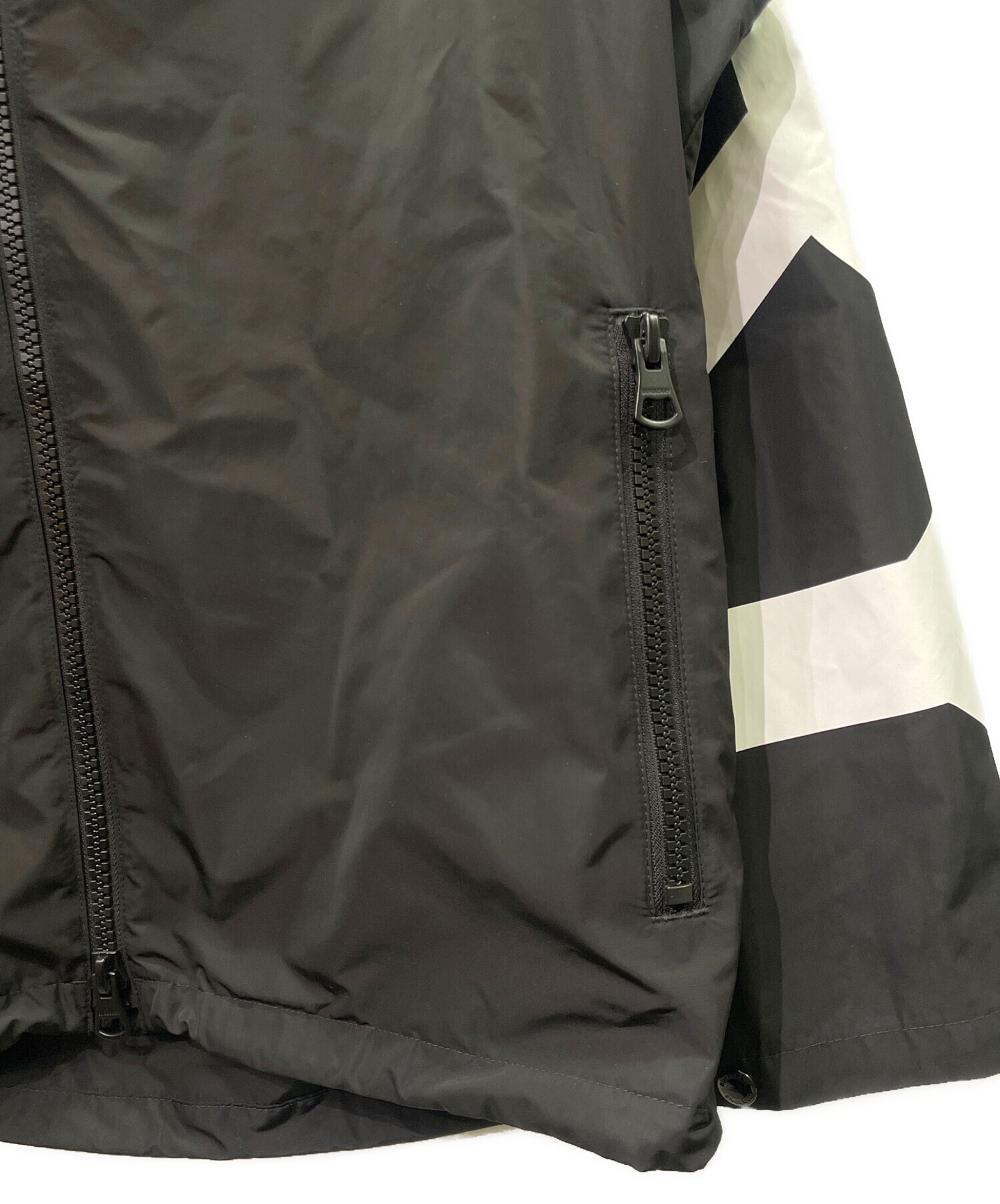 美品 BURBERRY モノグラム ナイロンジャケット ジップパーカー 美品 BURBERRY モノグラム ナイロンジャケット ジップパーカー 美品