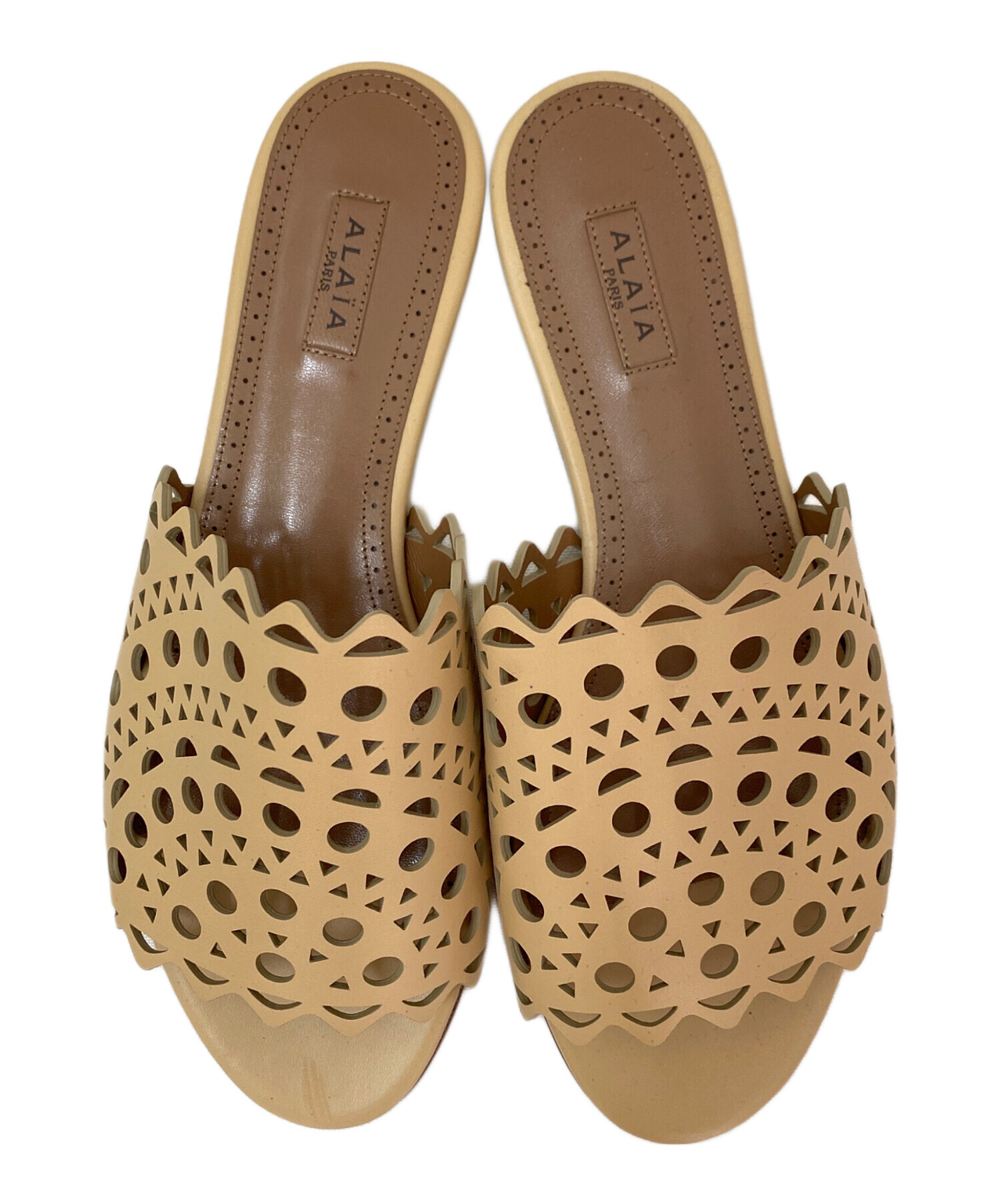 中古・古着通販】ALAIA (アライア) パンチングサンダル ベージュ