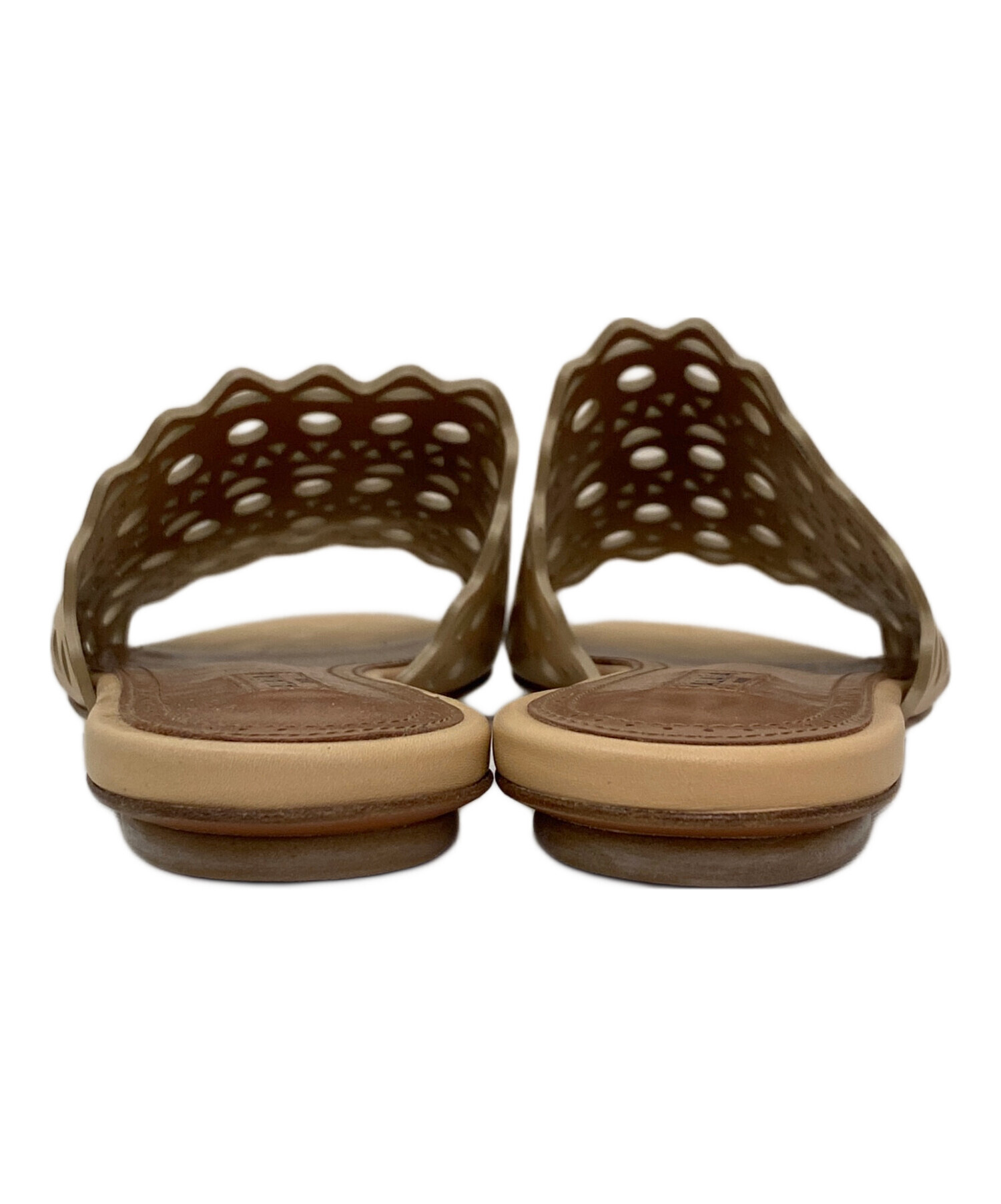 中古・古着通販】ALAIA (アライア) パンチングサンダル ベージュ