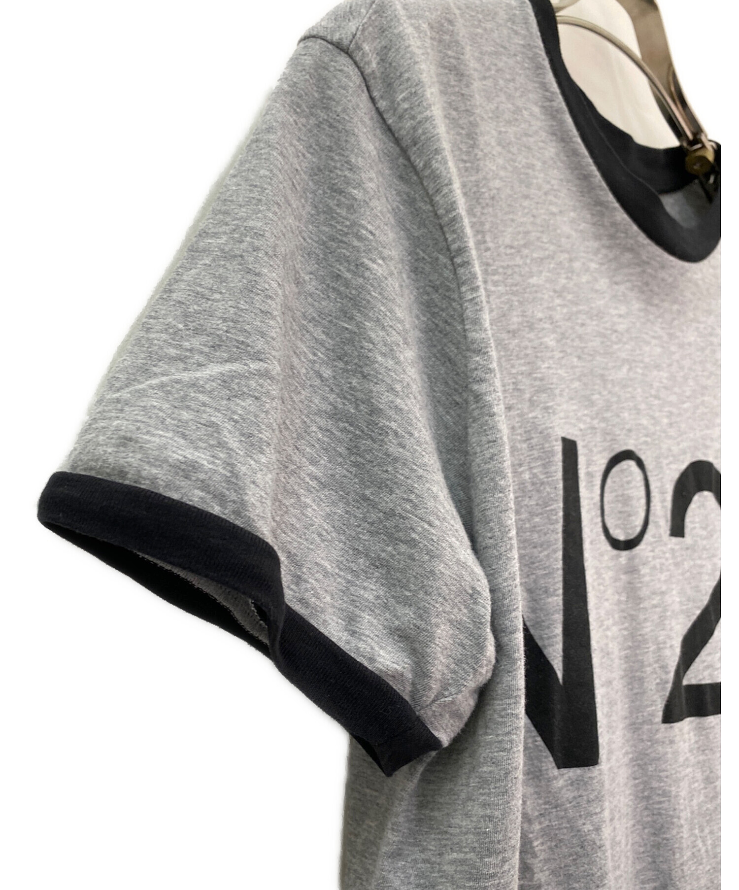 中古・古着通販】N°21 (ヌメロヴェントゥーノ) ロゴTシャツ ライト