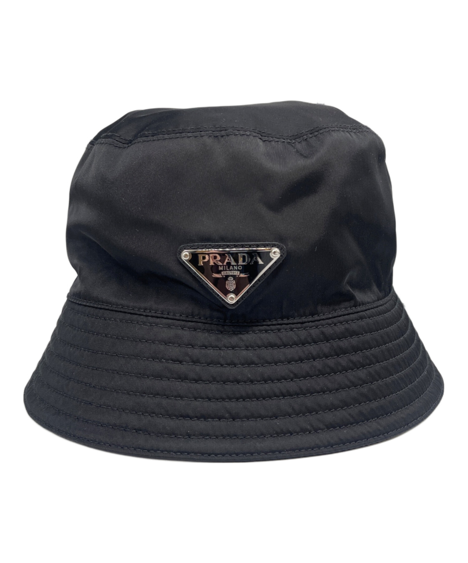 【極美品】PRADA 三角 トライアングル ロゴ バケットハット ブラック M 中古・古着通販】PRADA (プラダ) Re-Nylon Metal Triangle Logo Bucket