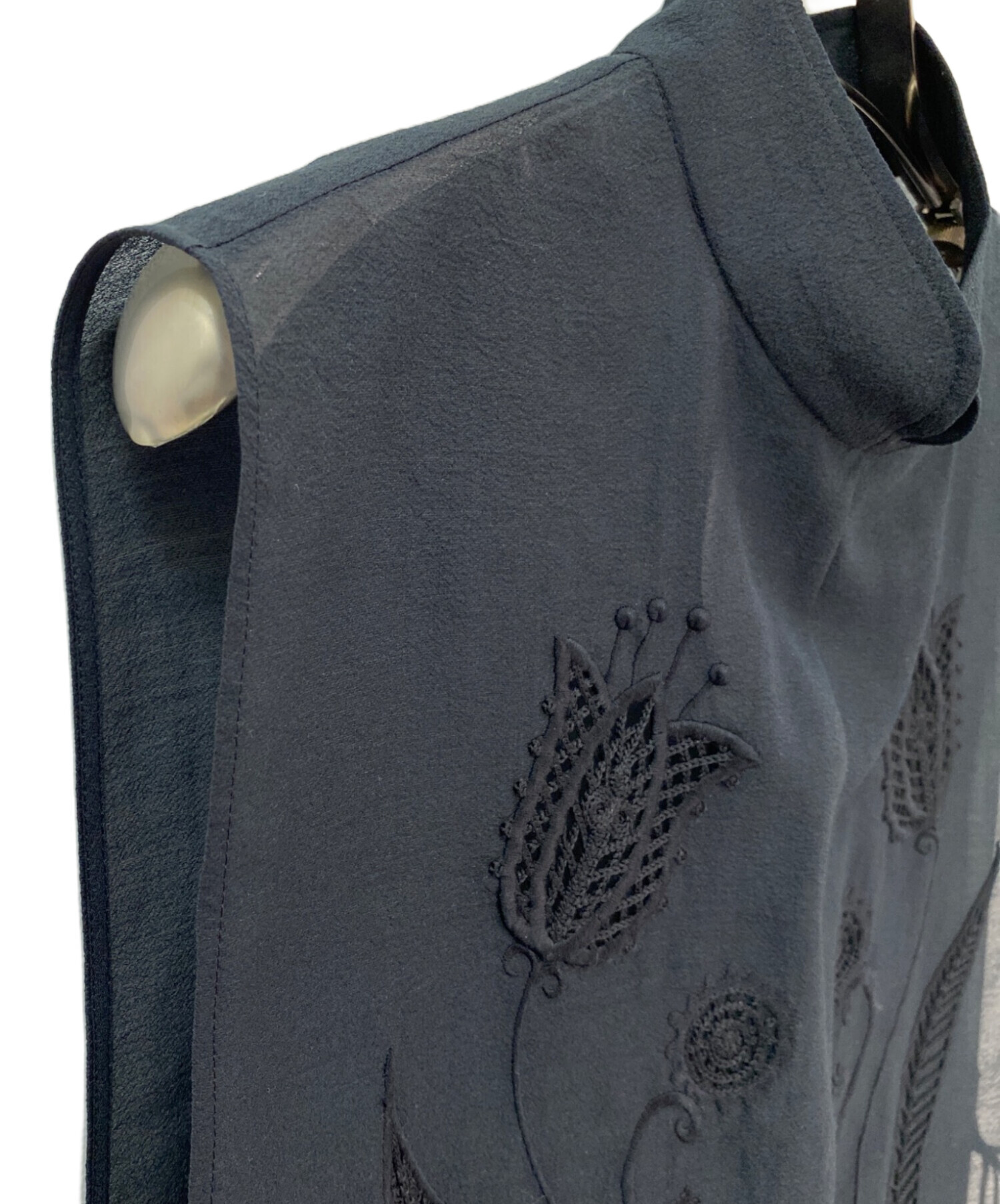中古・古着通販】Mame Kurogouchi (マメクロゴウチ) Sheer Embroidery 中古・古着通販】Mame Kurogouchi (マメクロゴウチ) Sheer Embroidery