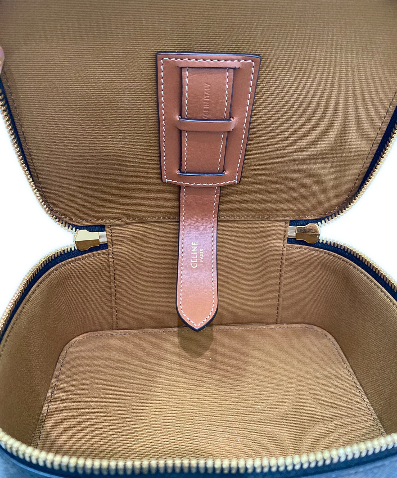 未使用タグ付き CELINEセリーヌ バニティ バッグ ゴールド ネイビー 中古・古着通販】CELINE (セリーヌ) トリオンフ レザー バニティバッグ