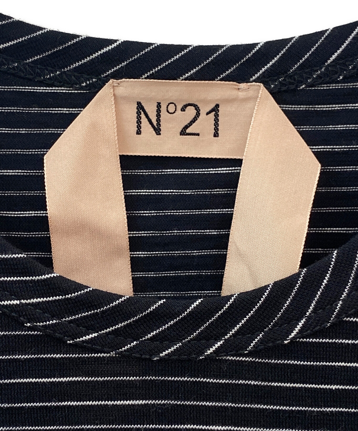 中古・古着通販】N°21 (ヌメロヴェントゥーロ) ボーダーロゴTシャツ