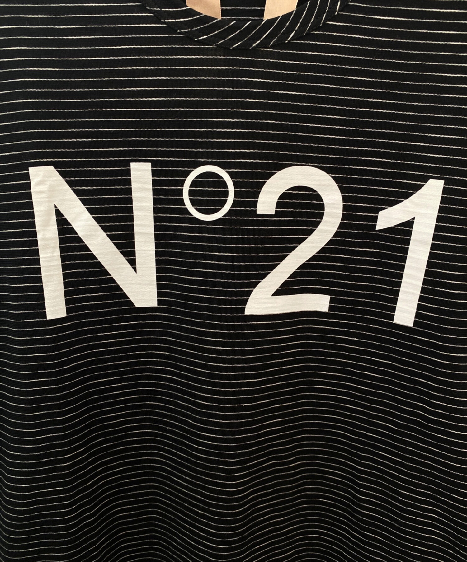 中古・古着通販】N°21 (ヌメロヴェントゥーロ) ボーダーロゴTシャツ