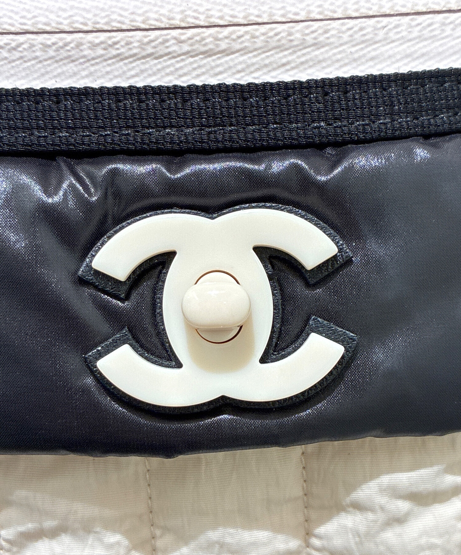 CHANEL ナイロンバッグ 1_d30f09ad-b8a0-4d4d-bebf-