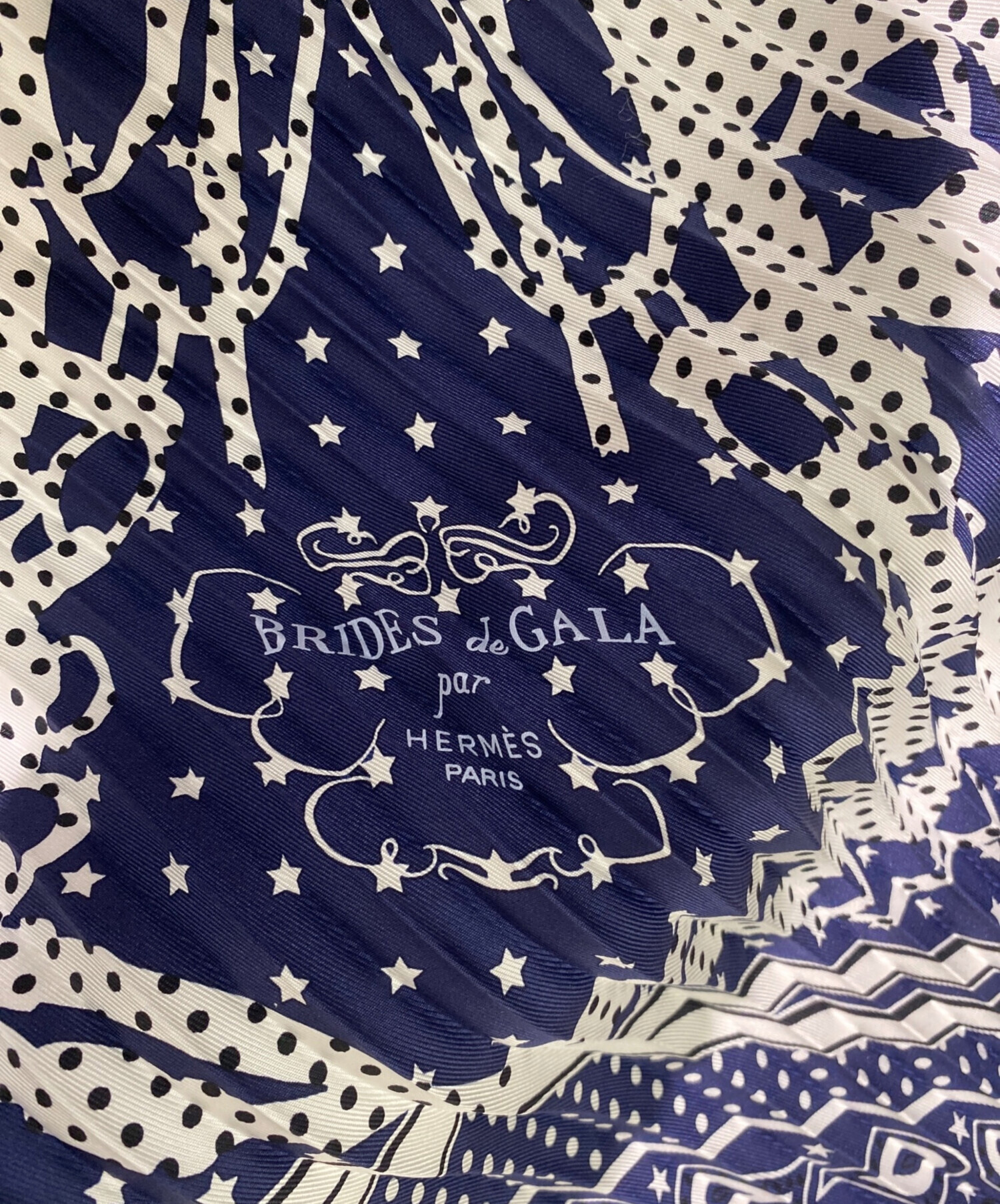 未使用品　HERMES IN THE MOUNTAINS カレ 55cm 中古・古着通販】HERMES (エルメス) カレ55 プリーツ ブルー サイズ:55