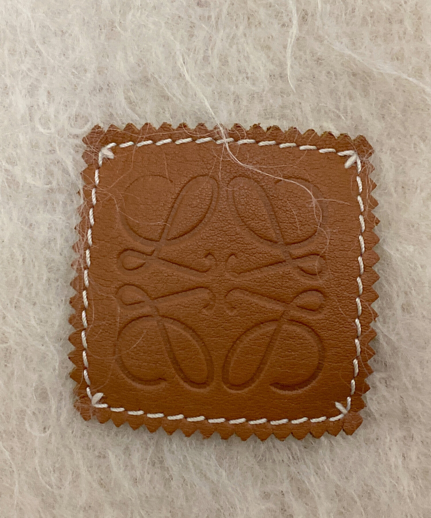 中古・古着通販】LOEWE (ロエベ) モヘヤマフラー アイボリー｜ブランド