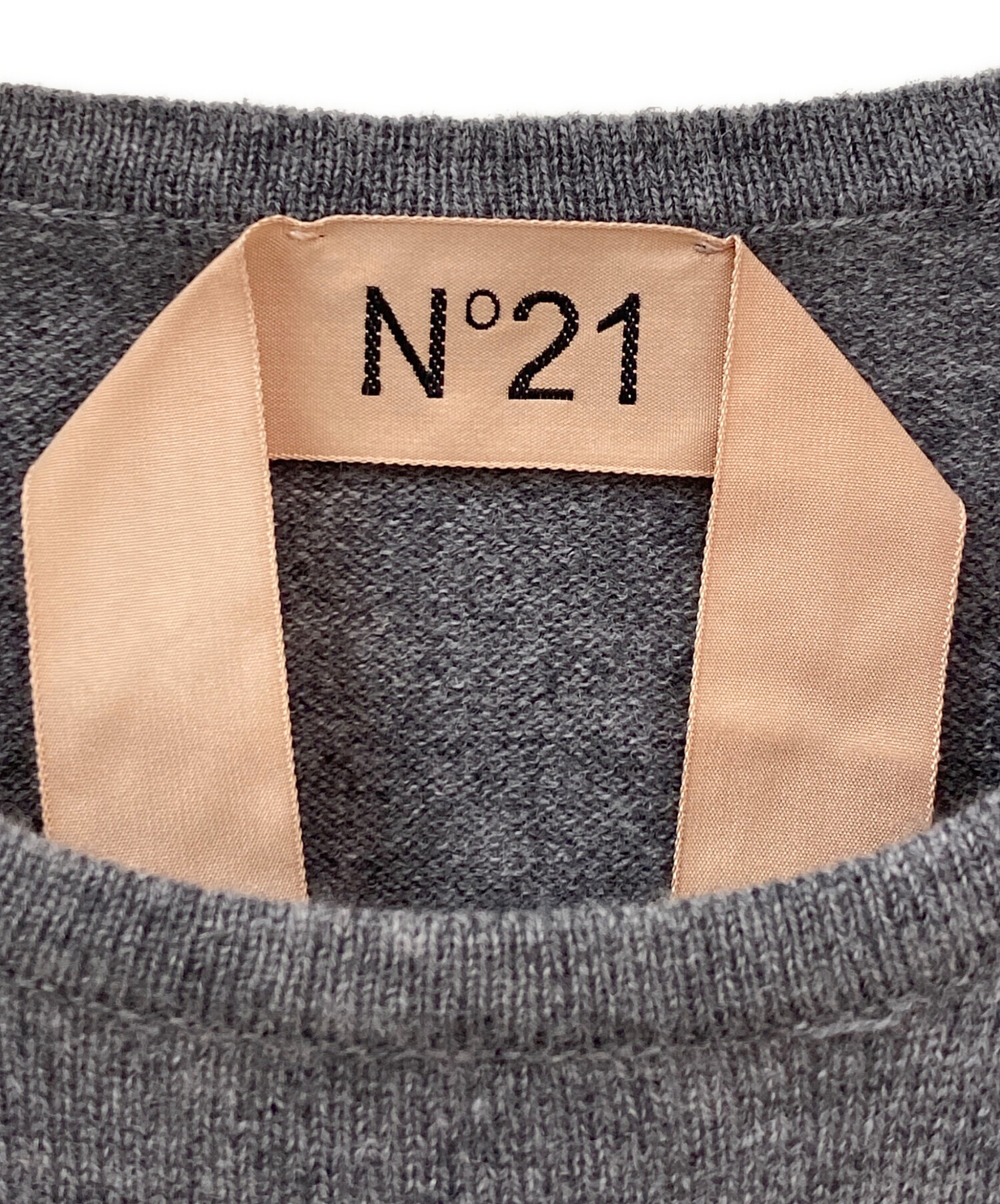 中古・古着通販】N°21 (ヌメロヴェントゥーノ) 半袖ニット グレー